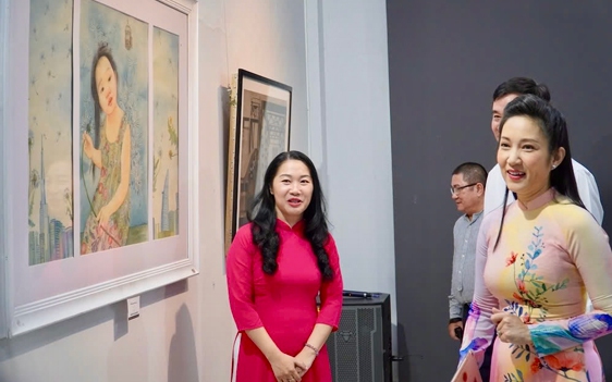 Triển l&atilde;m mỹ thuật chủ đề 