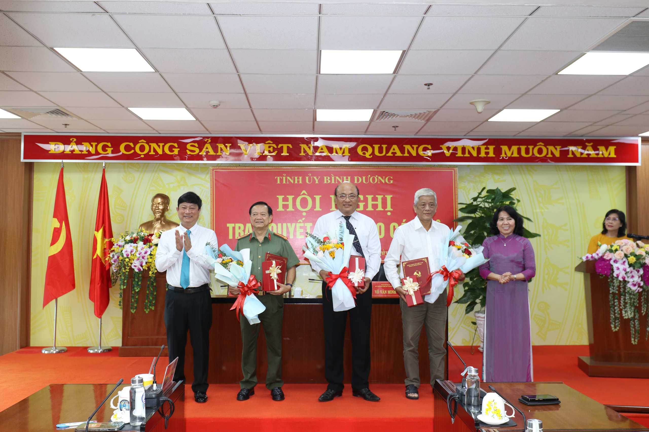 Điều động, bổ nhiệm nhiều cán bộ chủ chốt ở Bình Dương- Ảnh 2.
