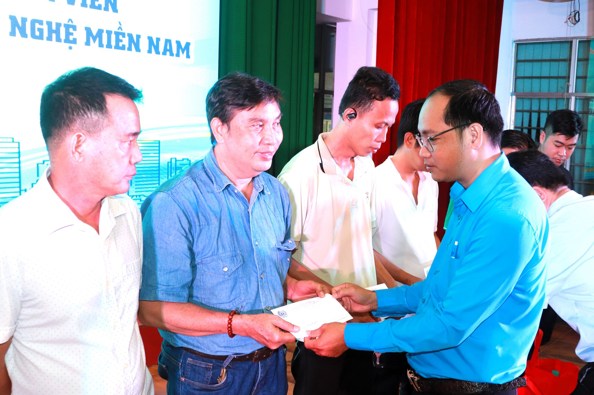 Thu h&uacute;t lao động phi ch&iacute;nh thức v&agrave;o C&ocirc;ng đo&agrave;n- Ảnh 1.