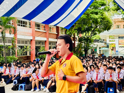 "Đất nước trọn niềm vui": Top 5 ca khúc dẫn đầu bảng xếp hạng - Ảnh 3.