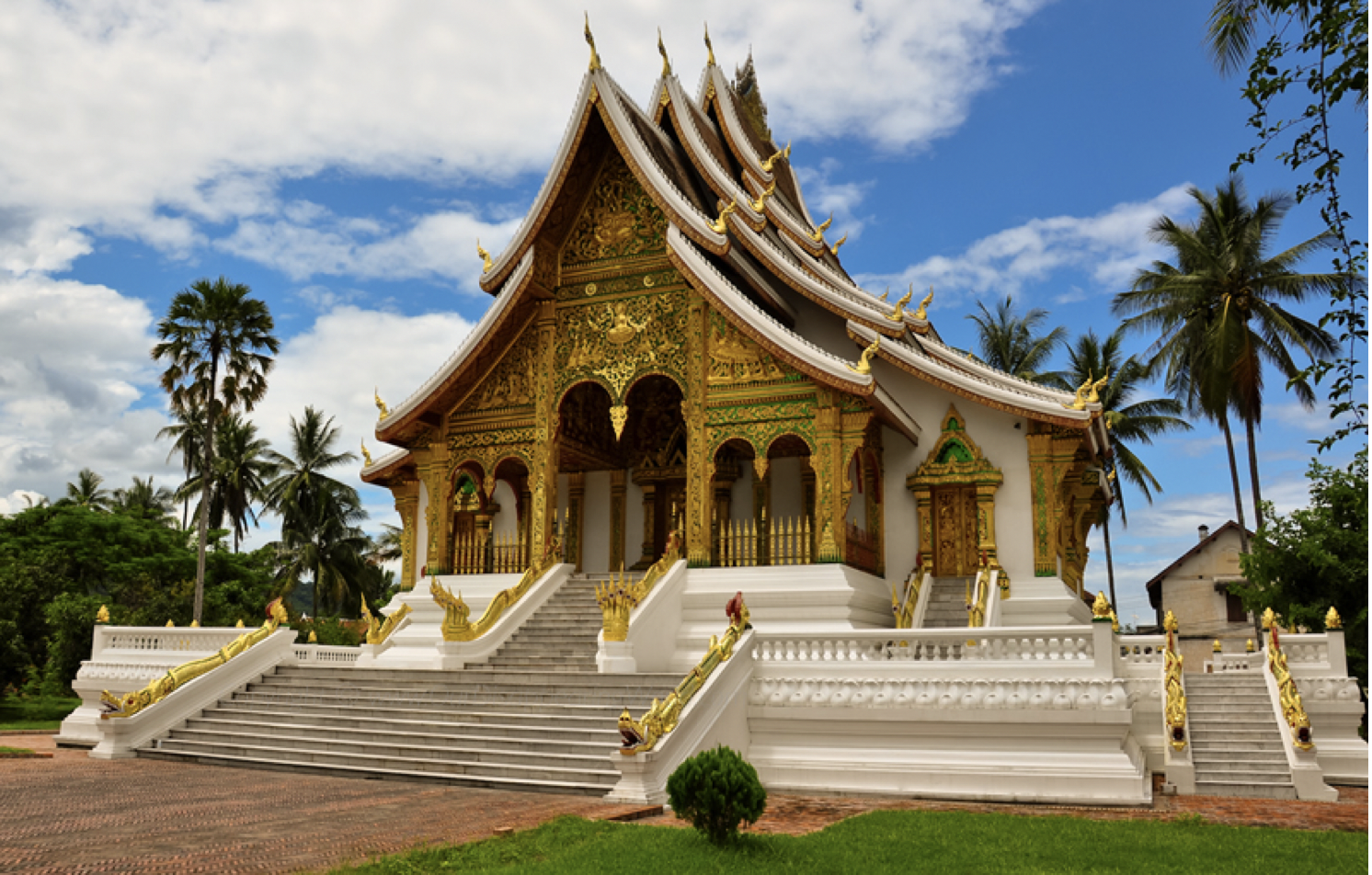 Kh&aacute;m ph&aacute; Luang Prabang theo bước chạy Viettel Marathon 2024- Ảnh 1.