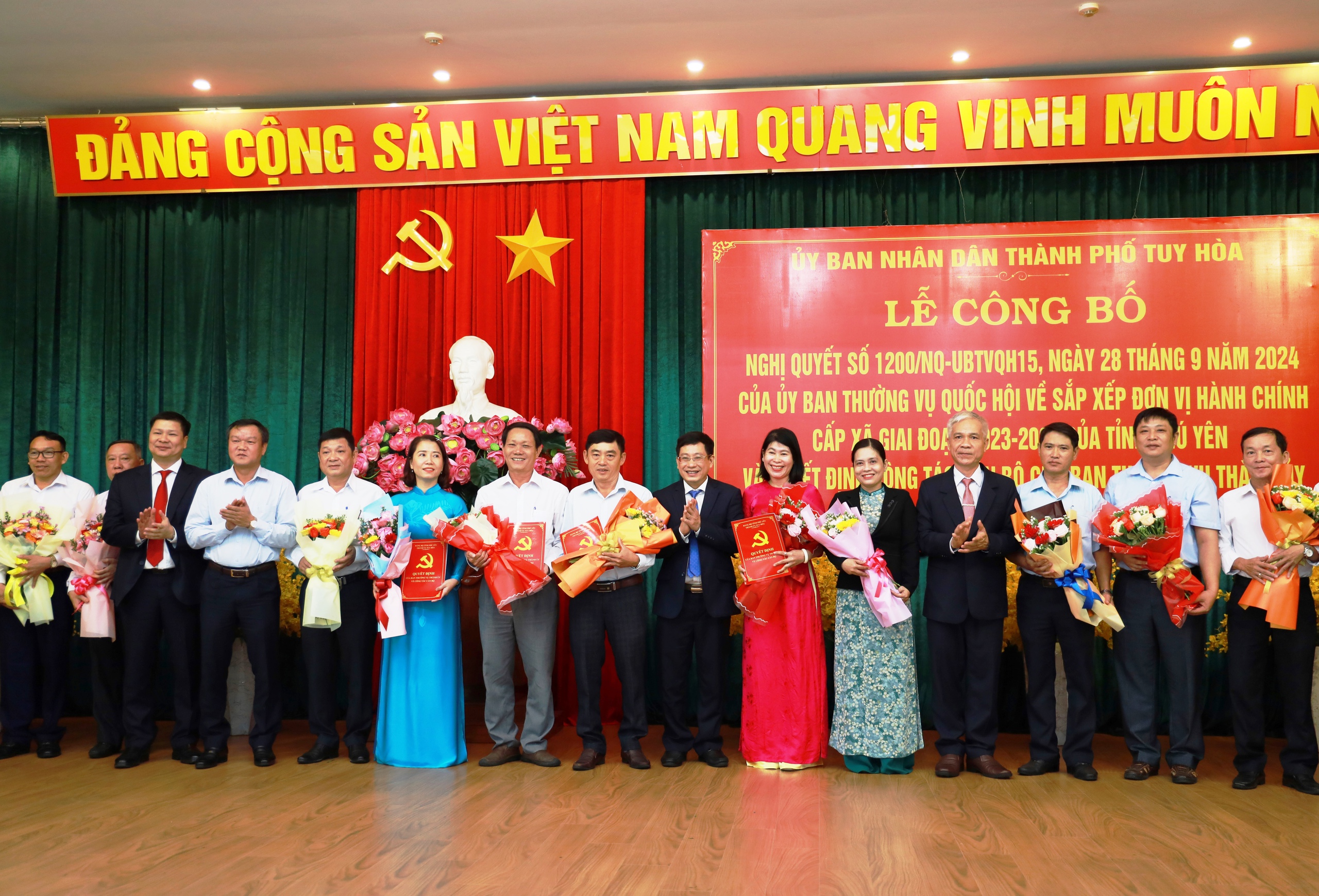 C&ocirc;ng bố Nghị quyết của Quốc hội sắp xếp lại c&aacute;c x&atilde;, phường ở TP Tuy H&ograve;a- Ảnh 2.