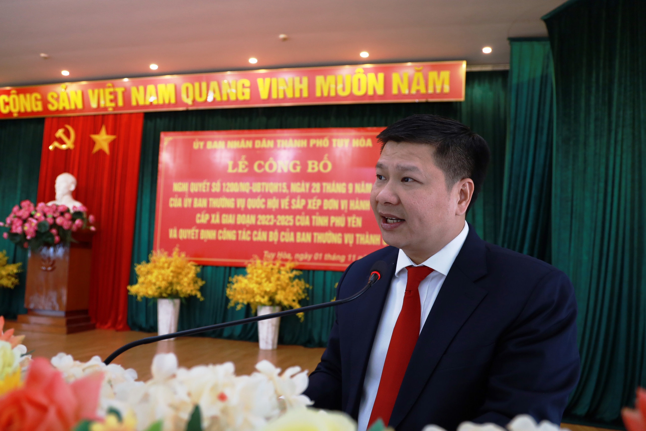 C&ocirc;ng bố Nghị quyết của Quốc hội sắp xếp lại c&aacute;c x&atilde;, phường ở TP Tuy H&ograve;a- Ảnh 1.