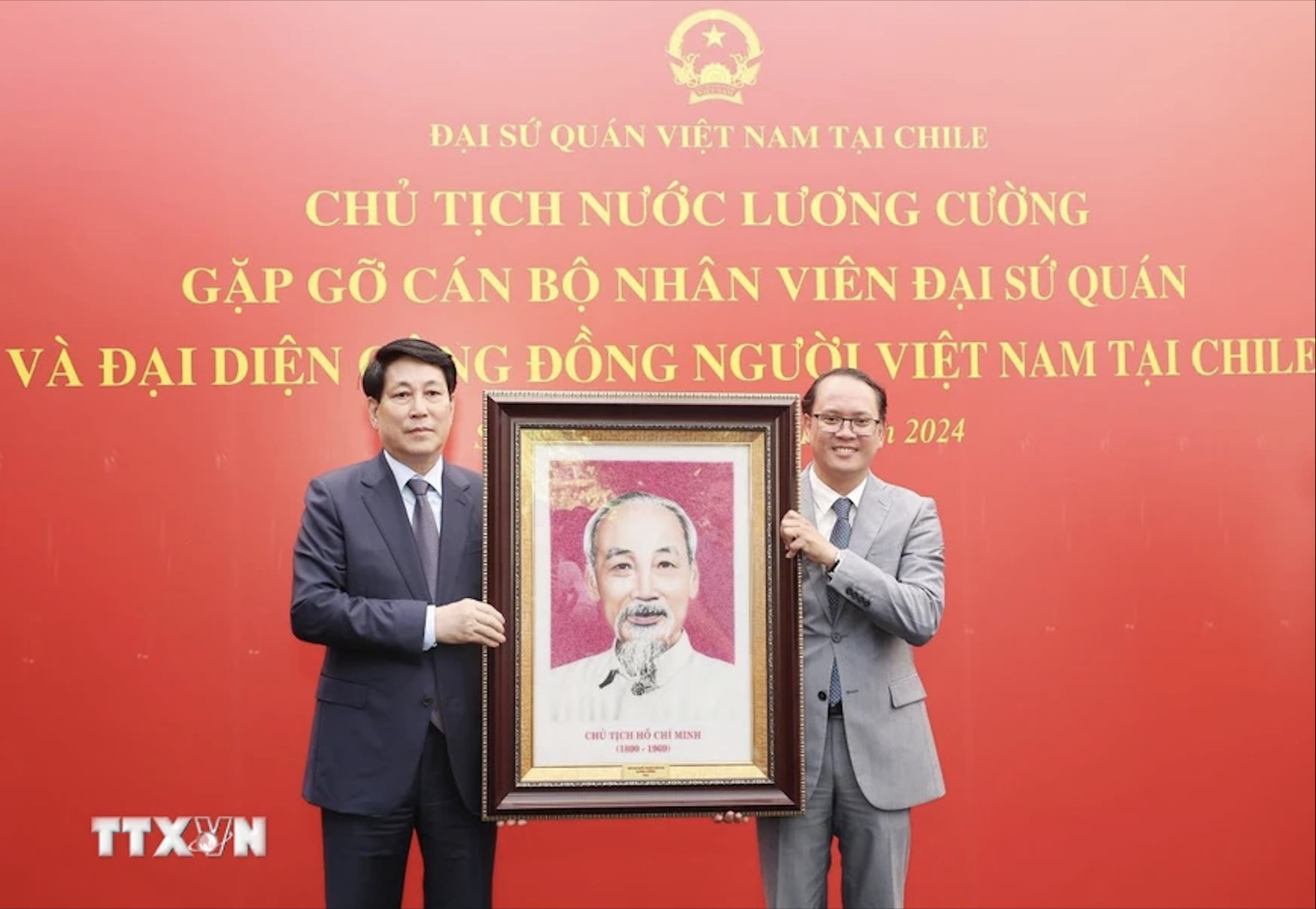 Chủ tịch nước Lương Cường thăm Đại sứ qu&aacute;n v&agrave; cộng đồng người Việt Nam tại Chile- Ảnh 5.