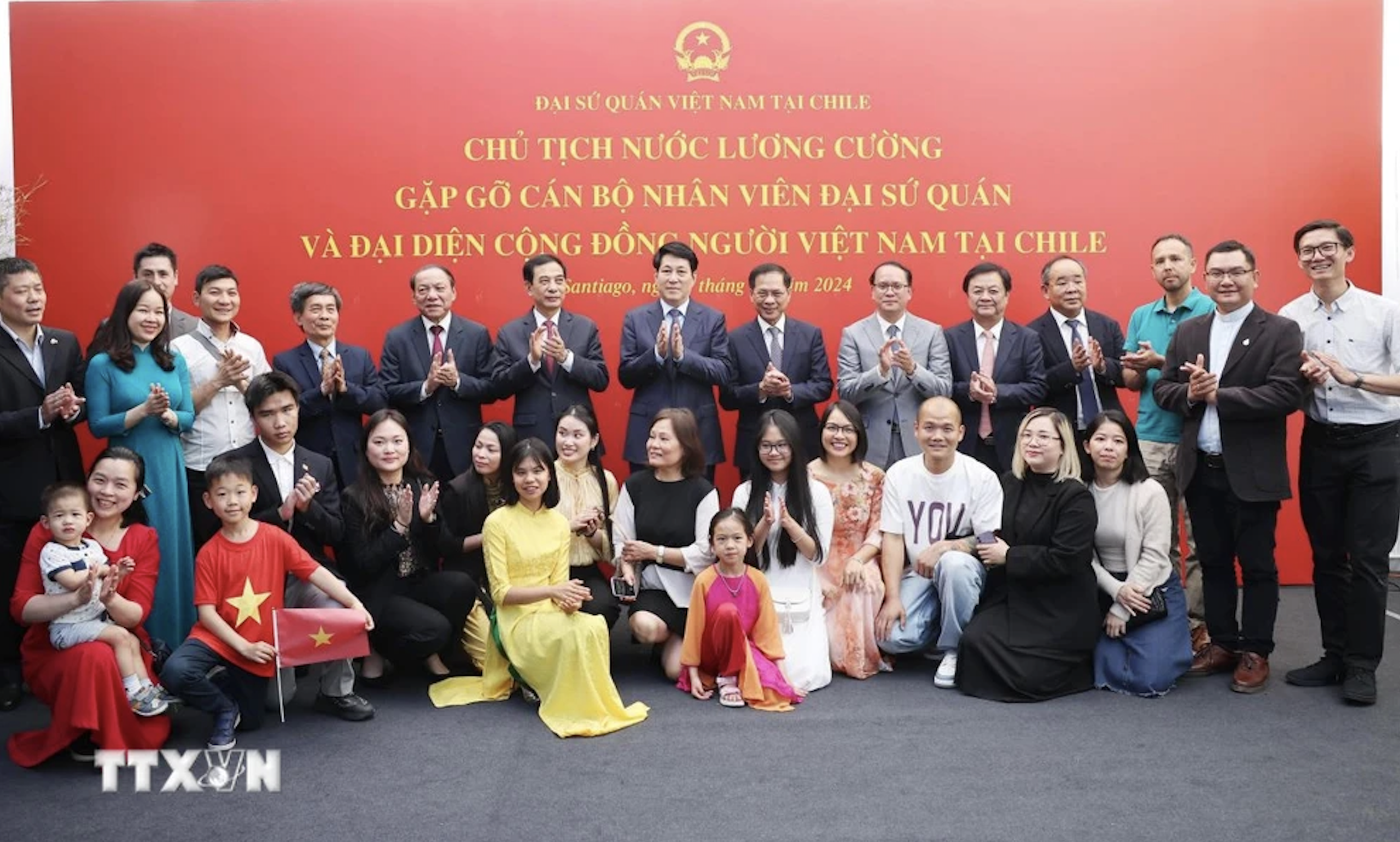 Chủ tịch nước Lương Cường thăm Đại sứ qu&aacute;n v&agrave; cộng đồng người Việt Nam tại Chile- Ảnh 7.