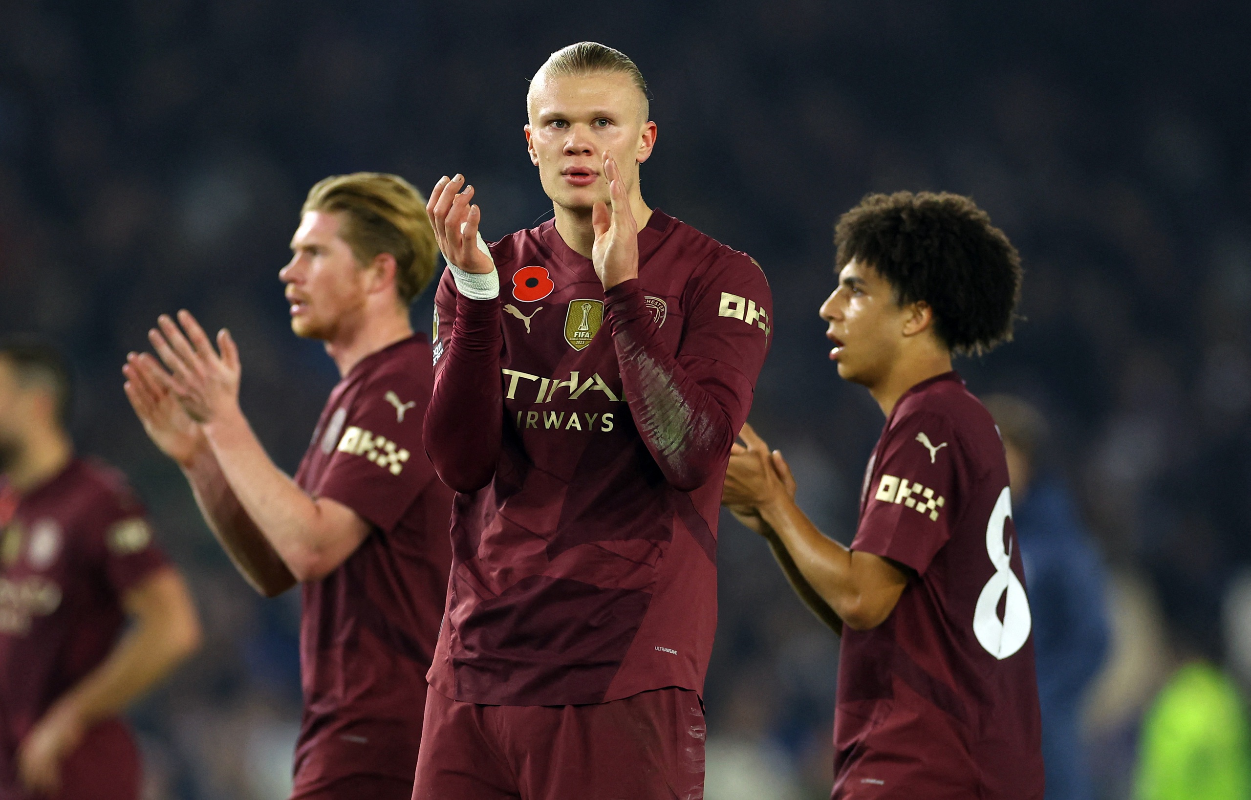 Pep Guardiola c&atilde;i v&atilde; to tiếng, thừa nhận Man City k&eacute;m tr&igrave;nh độ- Ảnh 4.