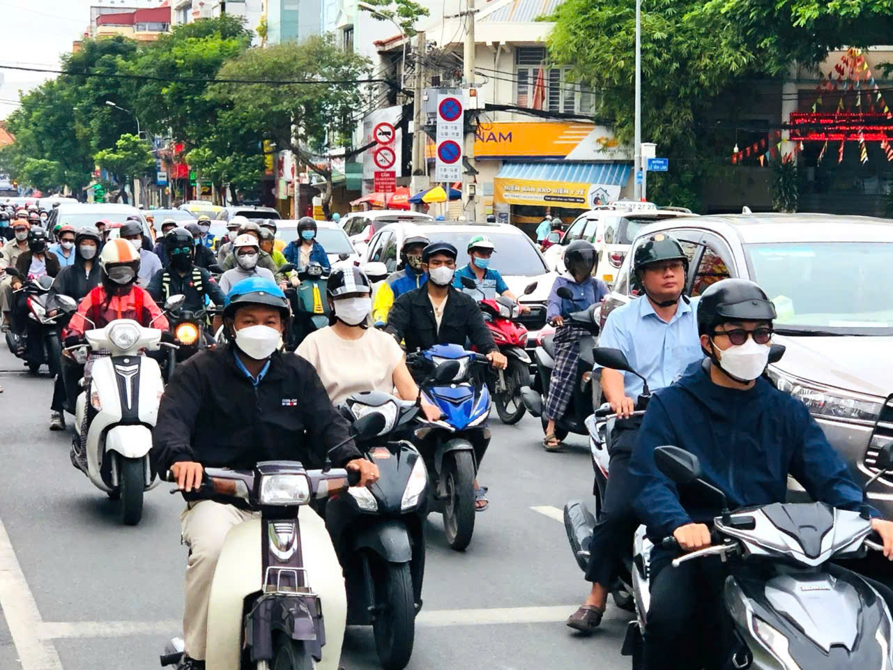 Thời tiết TP HCM h&ocirc;m nay, 12-11: Ng&agrave;y duy tr&igrave; nắng n&oacute;ng- Ảnh 1.