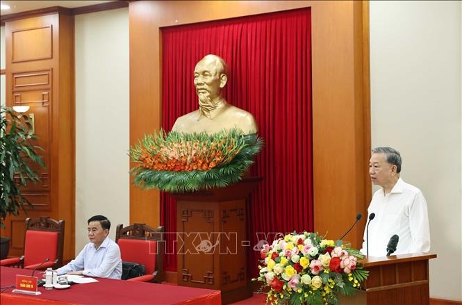 H&igrave;nh ảnh Tổng B&iacute; thư T&ocirc; L&acirc;m l&agrave;m việc với Tiểu ban Văn kiện Đại hội XIV- Ảnh 4.