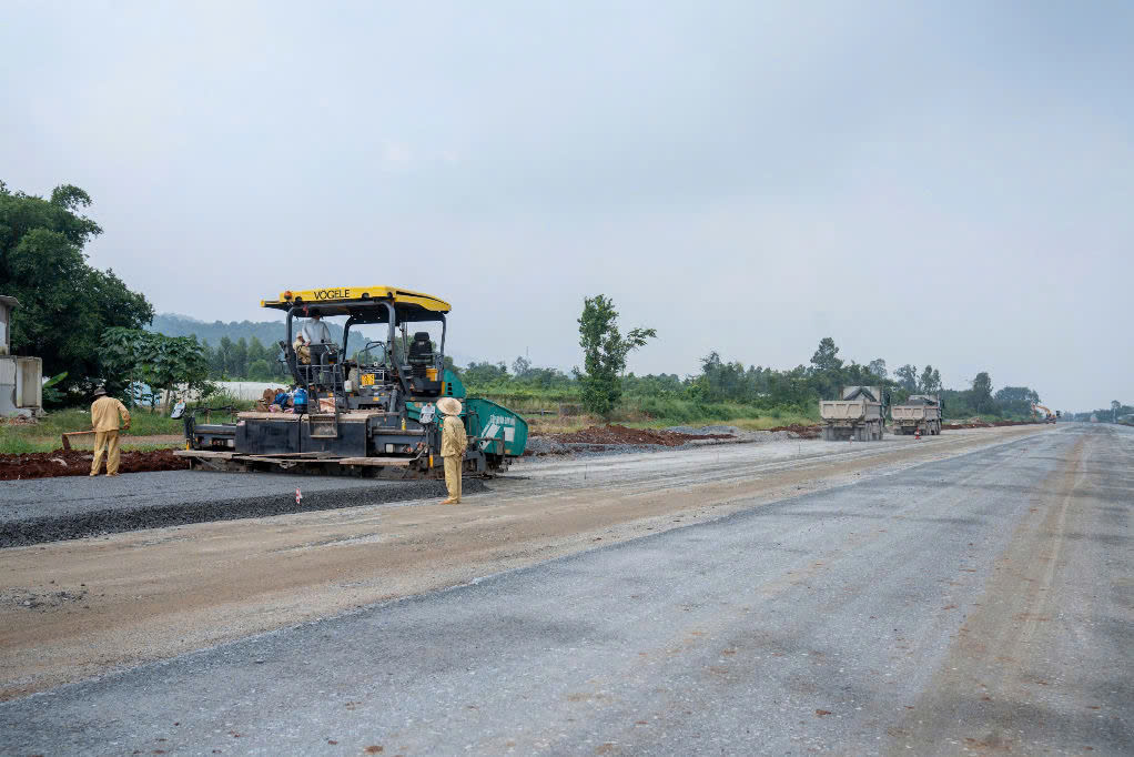 Cao tốc Bi&ecirc;n H&ograve;a - Vũng T&agrave;u v&agrave;o cao điểm thi c&ocirc;ng - Ảnh 3.