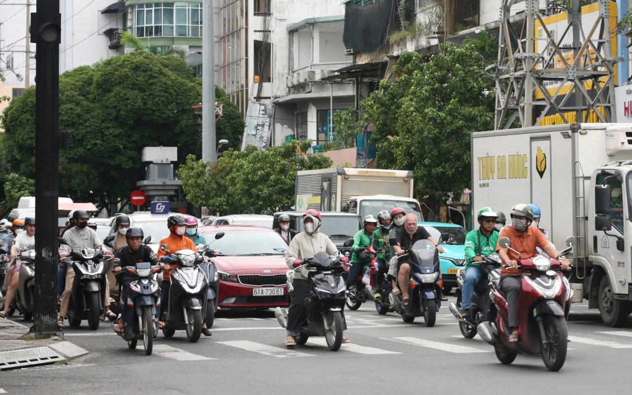 Thời tiết TP HCM hôm nay, 11-11: Ngày nắng nóng, nhiệt độ cao nhất 33 độ C