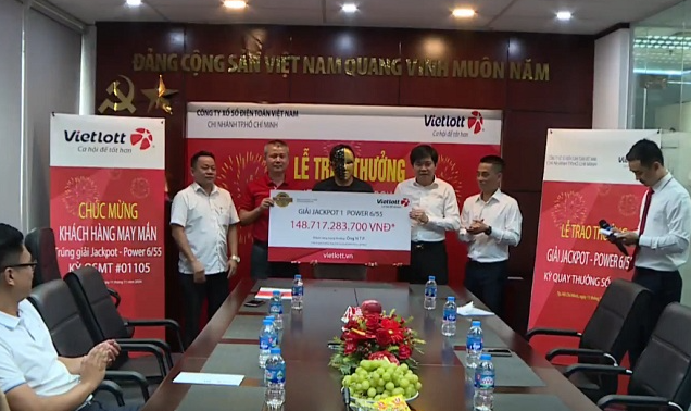 Mua v&eacute; số Vietlott chỉ 20.000 đồng, một người ở TP HCM tr&uacute;ng giải gần 149 tỉ đồng- Ảnh 1.