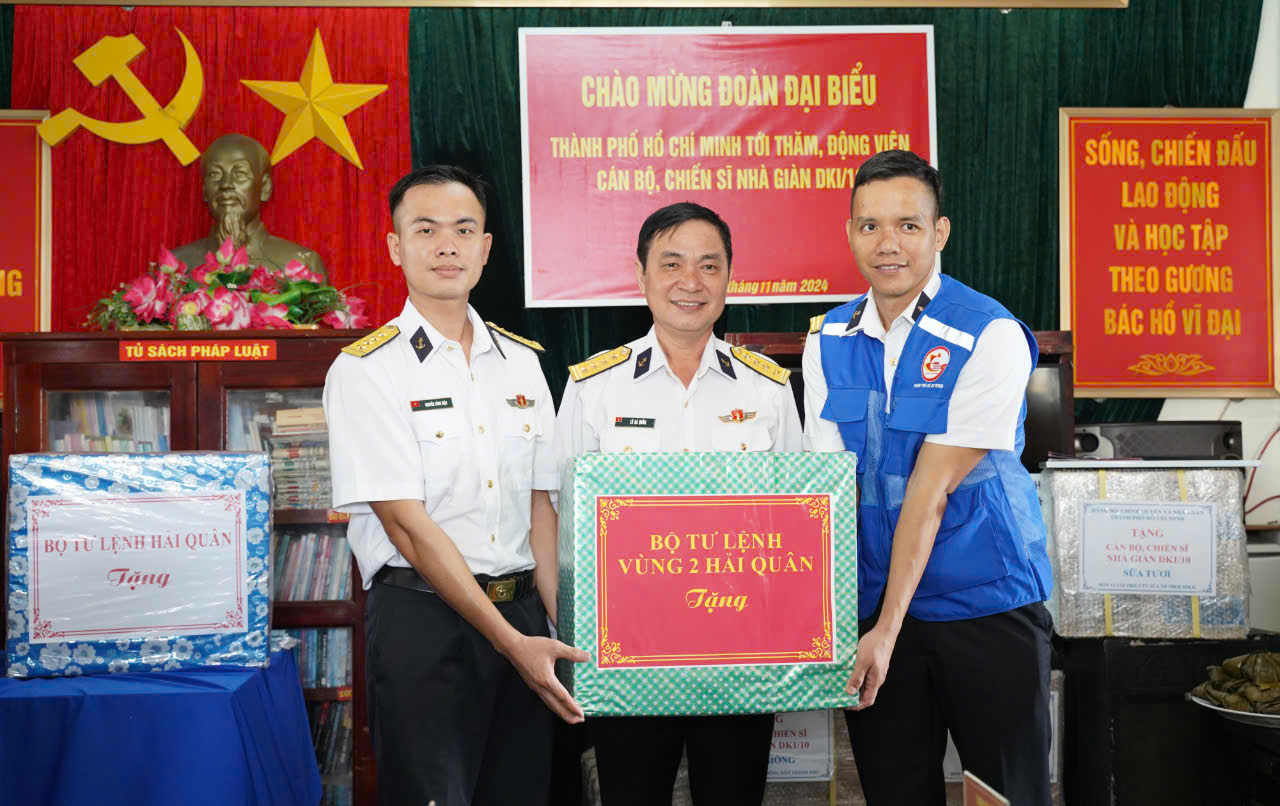 C&aacute;n bộ, chiến sĩ nh&agrave; gi&agrave;n DK1/10 vững v&agrave;ng nơi đầu s&oacute;ng ngọn gi&oacute;- Ảnh 8.