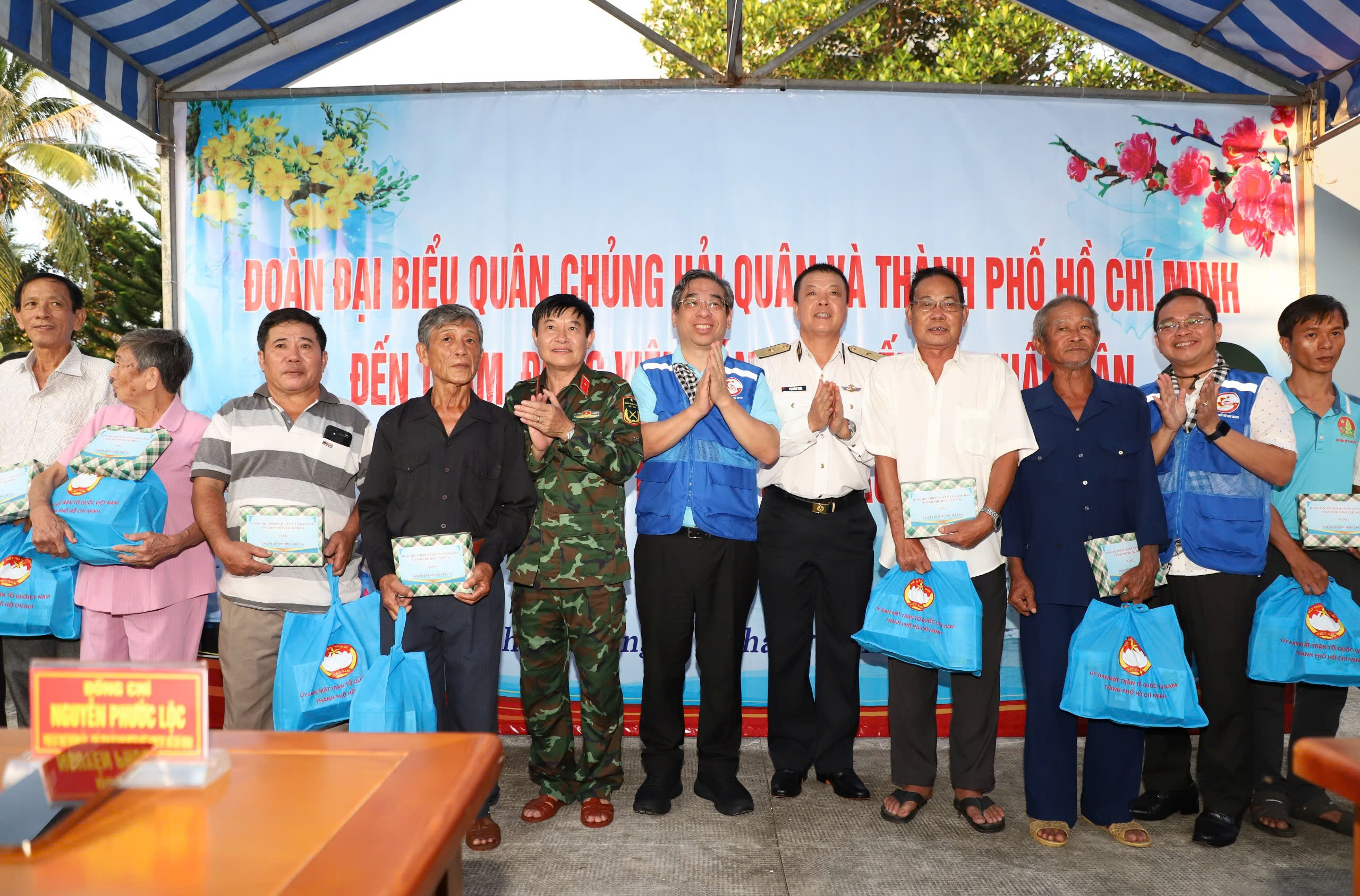 C&aacute;n bộ, chiến sĩ nh&agrave; gi&agrave;n DK1/10 vững v&agrave;ng nơi đầu s&oacute;ng ngọn gi&oacute;- Ảnh 13.
