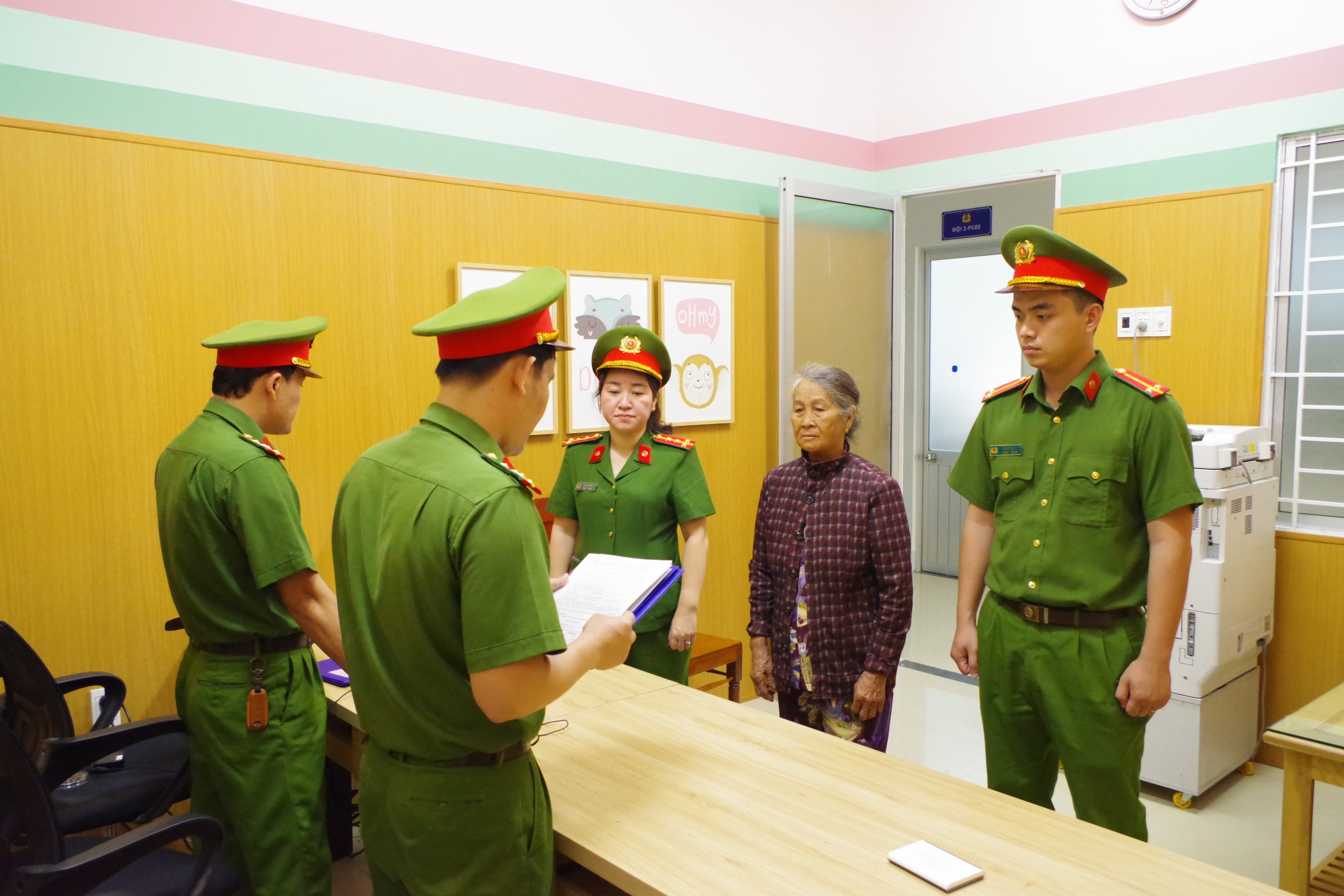 Hai vợ chồng &ocirc;ng l&atilde;o ngo&agrave;i 70 tuổi bị khởi tố v&igrave; vu khống l&atilde;nh đạo- Ảnh 2.