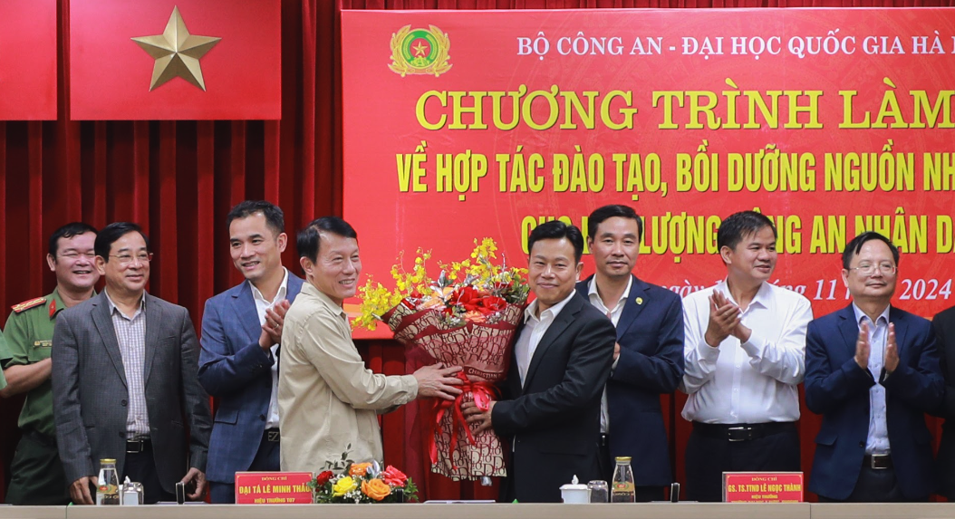 ĐH Quốc gia H&agrave; Nội hợp t&aacute;c đ&agrave;o tạo, bồi dưỡng nguồn nh&acirc;n lực y tế cho lực lượng c&ocirc;ng an- Ảnh 1.