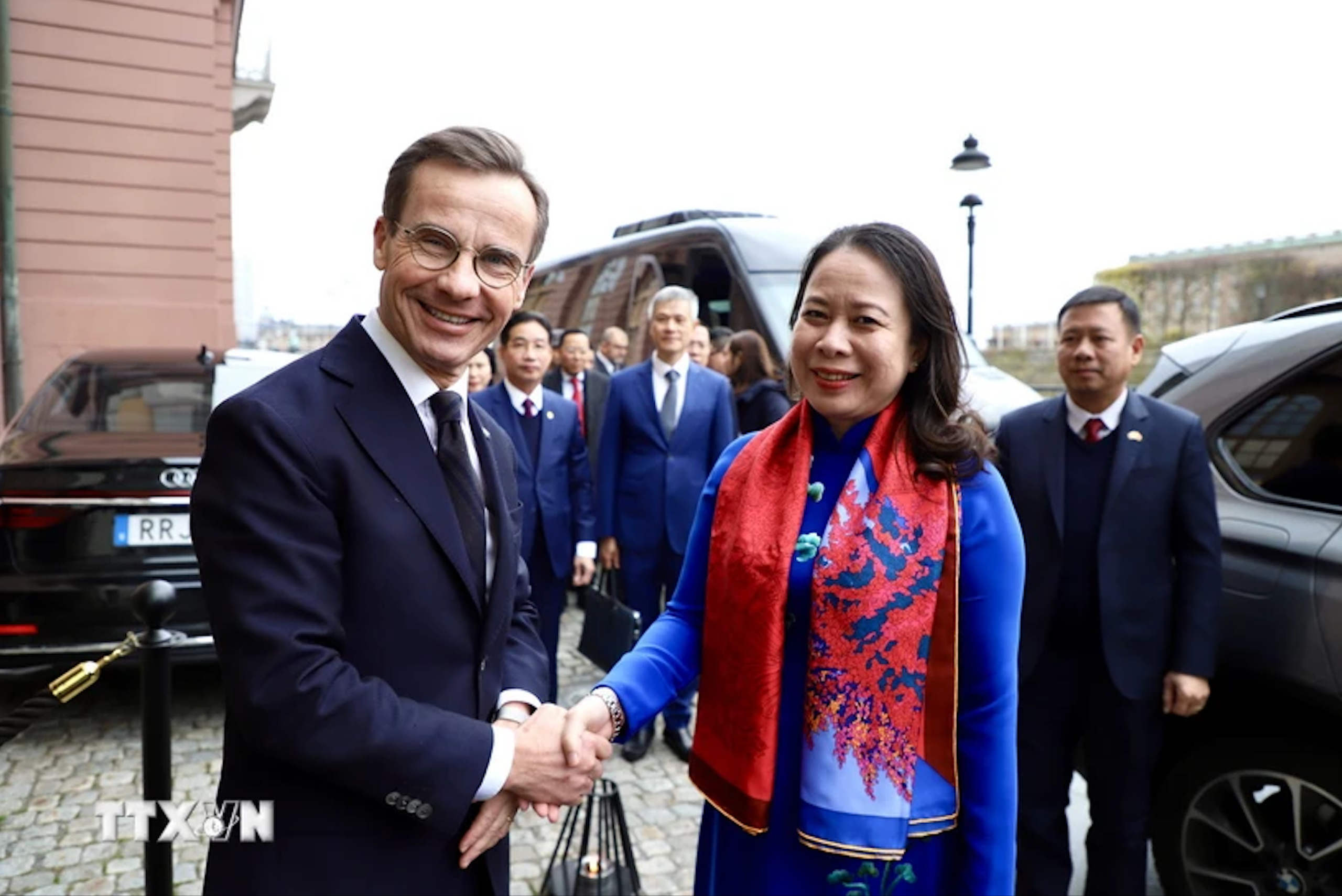 Ph&oacute; Chủ tịch nước thăm nước T&acirc;y &Acirc;u đầu ti&ecirc;n thiết lập quan hệ ngoại giao với Việt Nam- Ảnh 1.