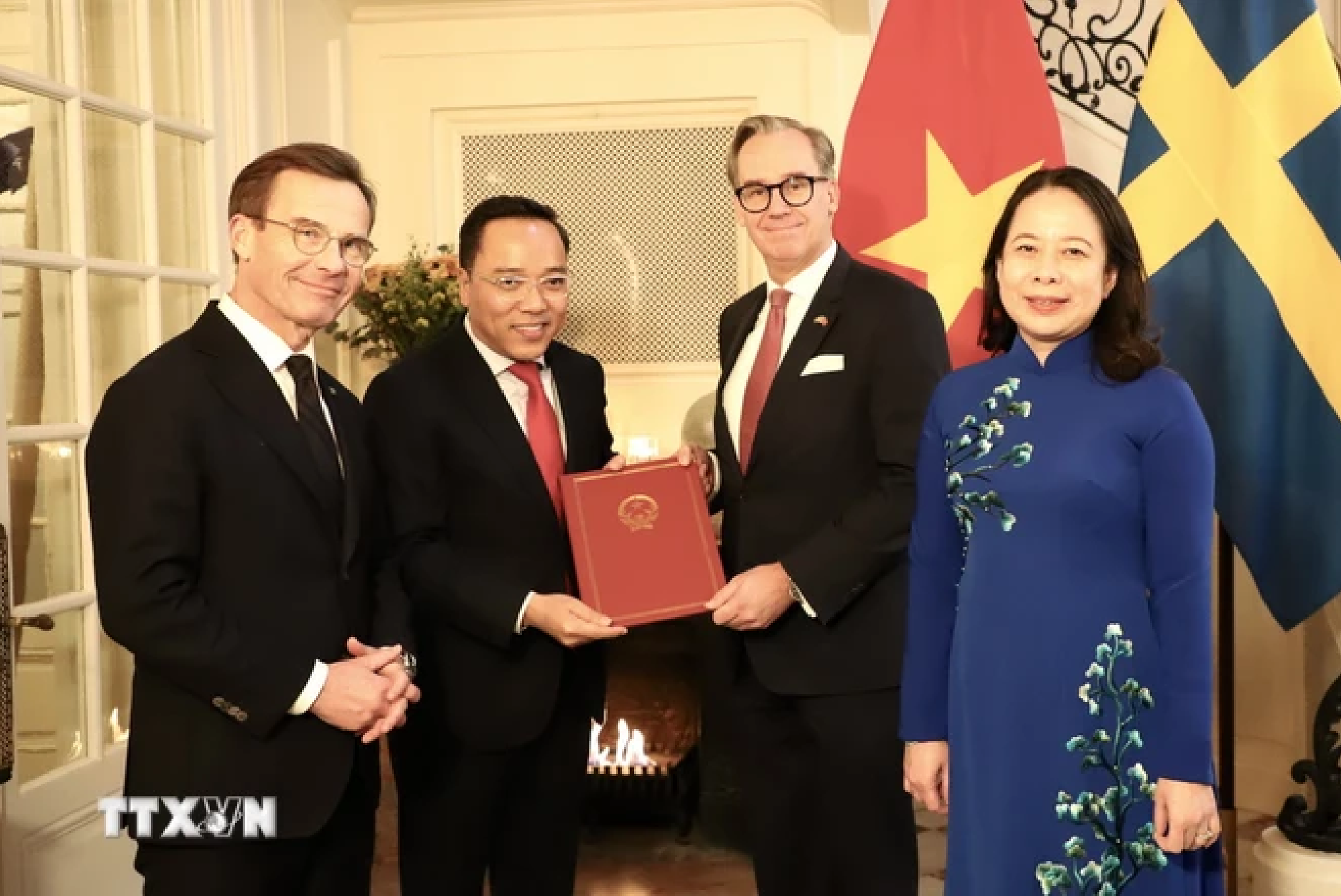 Ph&oacute; Chủ tịch nước thăm nước T&acirc;y &Acirc;u đầu ti&ecirc;n thiết lập quan hệ ngoại giao với Việt Nam- Ảnh 2.