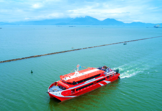 Tuyến t&agrave;u du lịch đường thủy Đ&agrave; Nẵng - L&yacute; Sơn của Ph&uacute; Quốc Express chỉ hoạt động một thời gian ngắn th&igrave; tạm dừng cho đến nay Ảnh: B&Iacute;CH V&Acirc;N