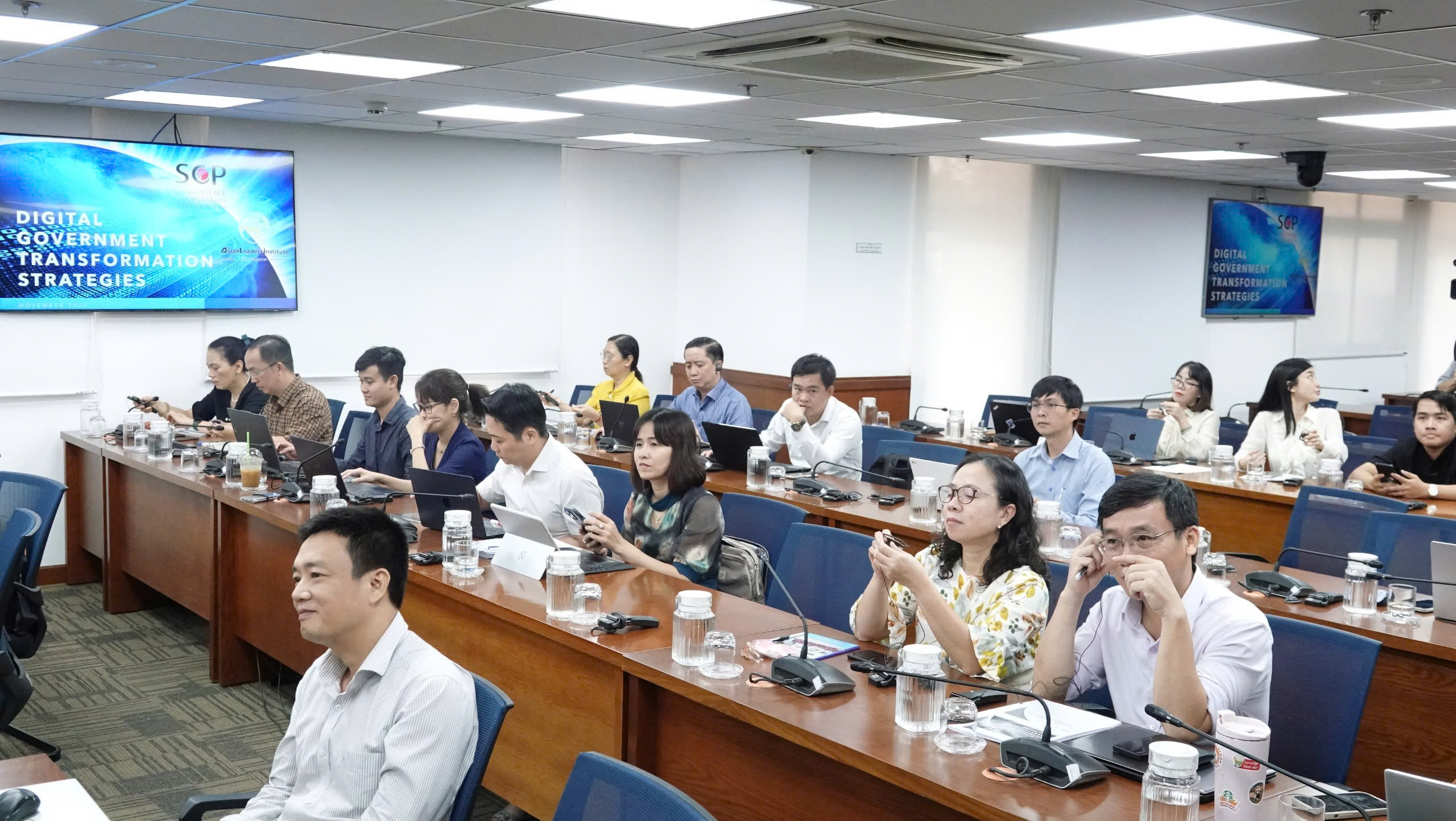 Lần đầu ti&ecirc;n, đ&agrave;o tạo về Chiến lược chuyển đổi Ch&iacute;nh phủ số tại TP HCM- Ảnh 2.