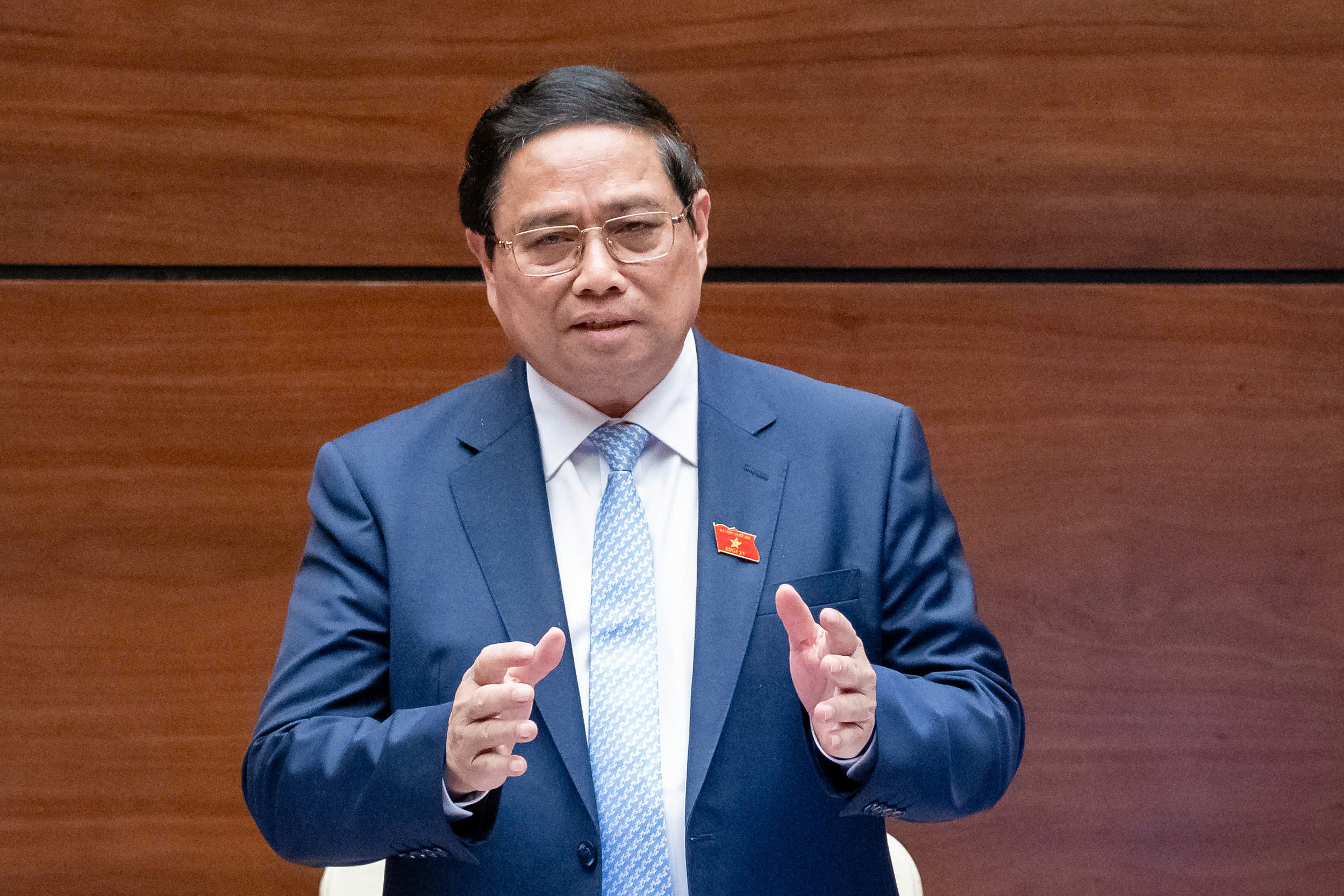 Thủ tướng trả lời chất vấn về việc "kh&ocirc;ng h&igrave;nh sự h&oacute;a quan hệ kinh tế"- Ảnh 1.
