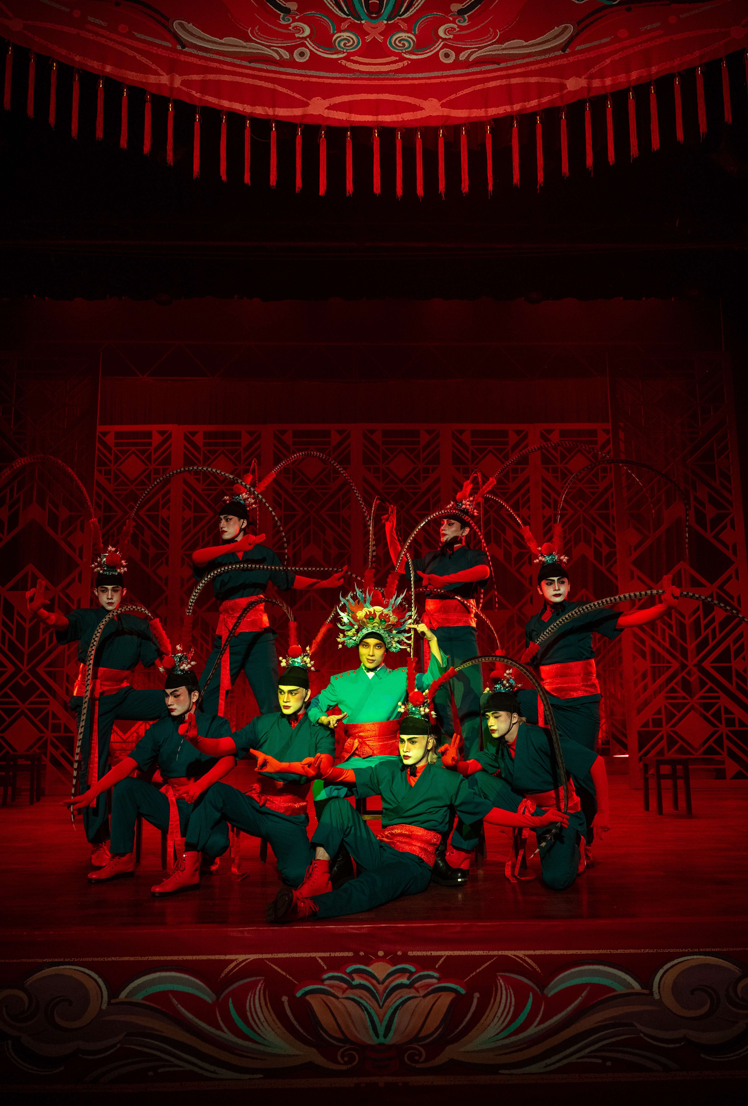 Trúc Nhân lại quậy tưng showbiz
- Ảnh 2.
