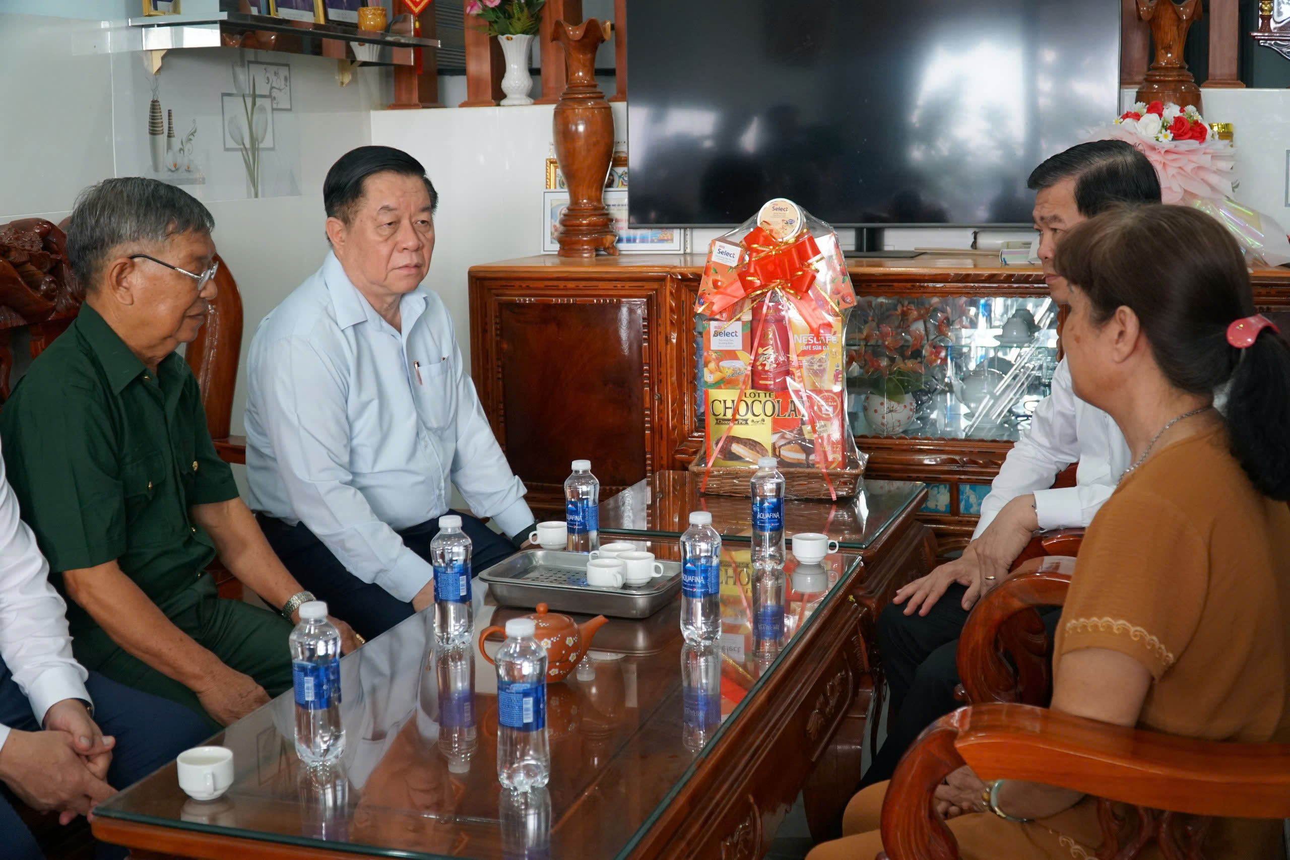 Trưởng Ban Tuy&ecirc;n gi&aacute;o Trung ương thị s&aacute;t s&acirc;n bay Long Th&agrave;nh- Ảnh 8.