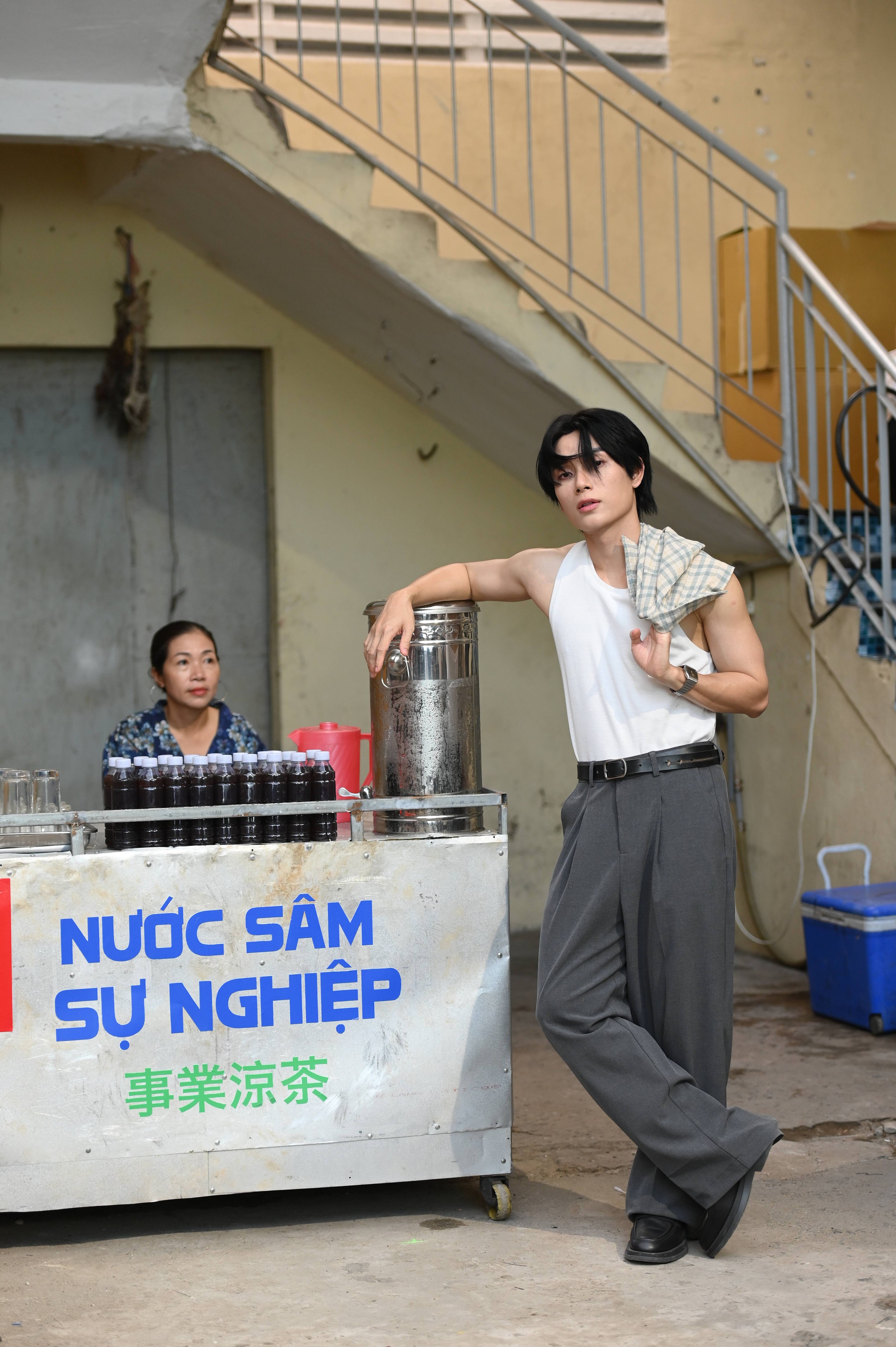 Trúc Nhân lại quậy tưng showbiz
- Ảnh 1.