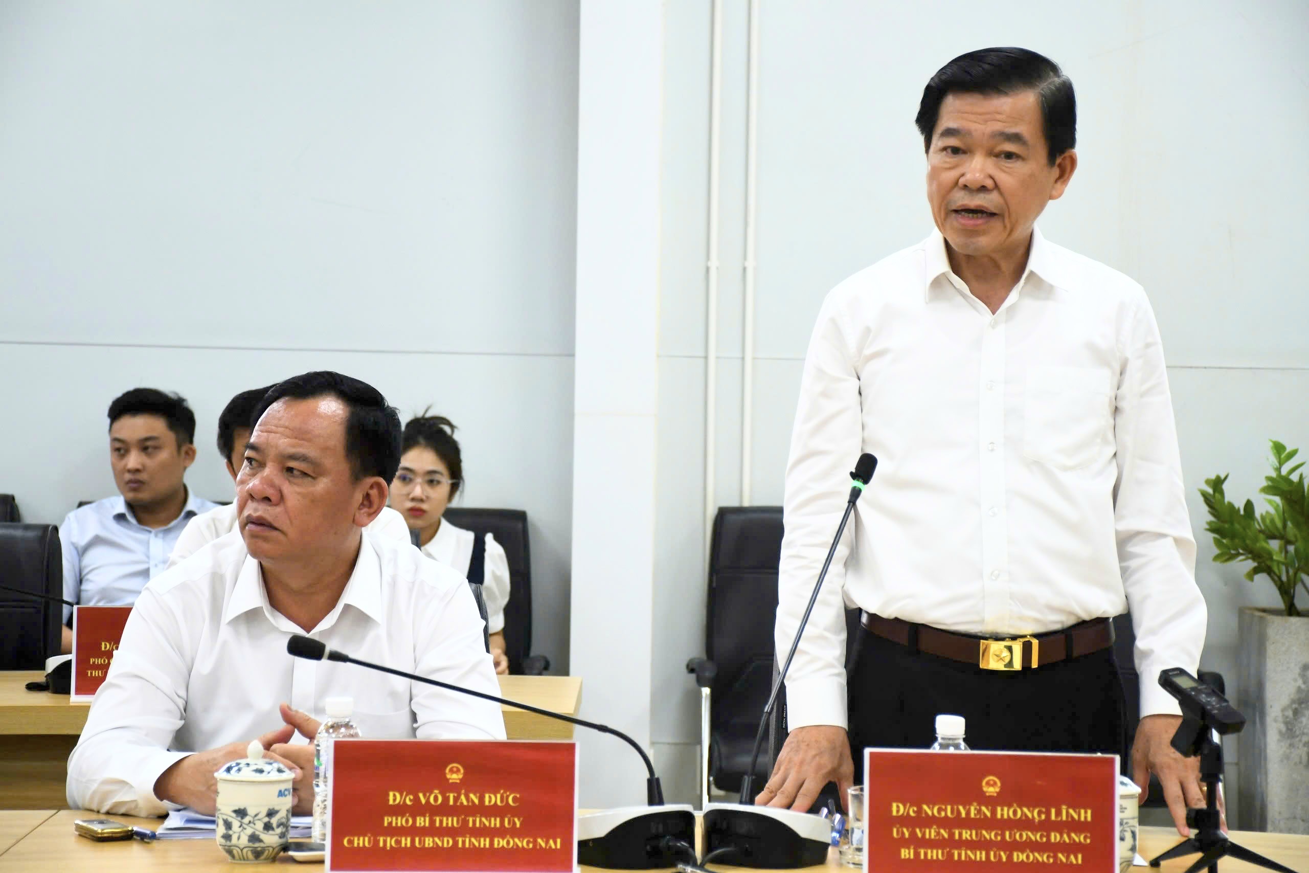 Trưởng Ban Tuy&ecirc;n gi&aacute;o Trung ương thị s&aacute;t s&acirc;n bay Long Th&agrave;nh- Ảnh 5.