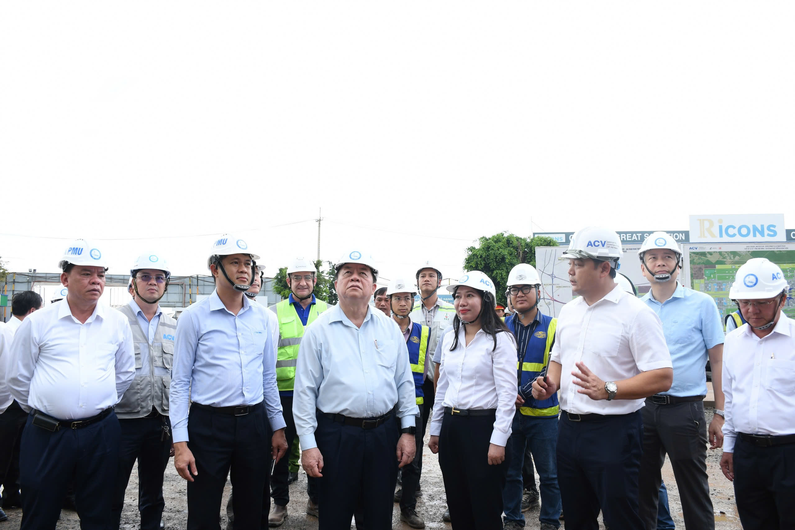 Trưởng Ban Tuy&ecirc;n gi&aacute;o Trung ương thị s&aacute;t s&acirc;n bay Long Th&agrave;nh- Ảnh 3.