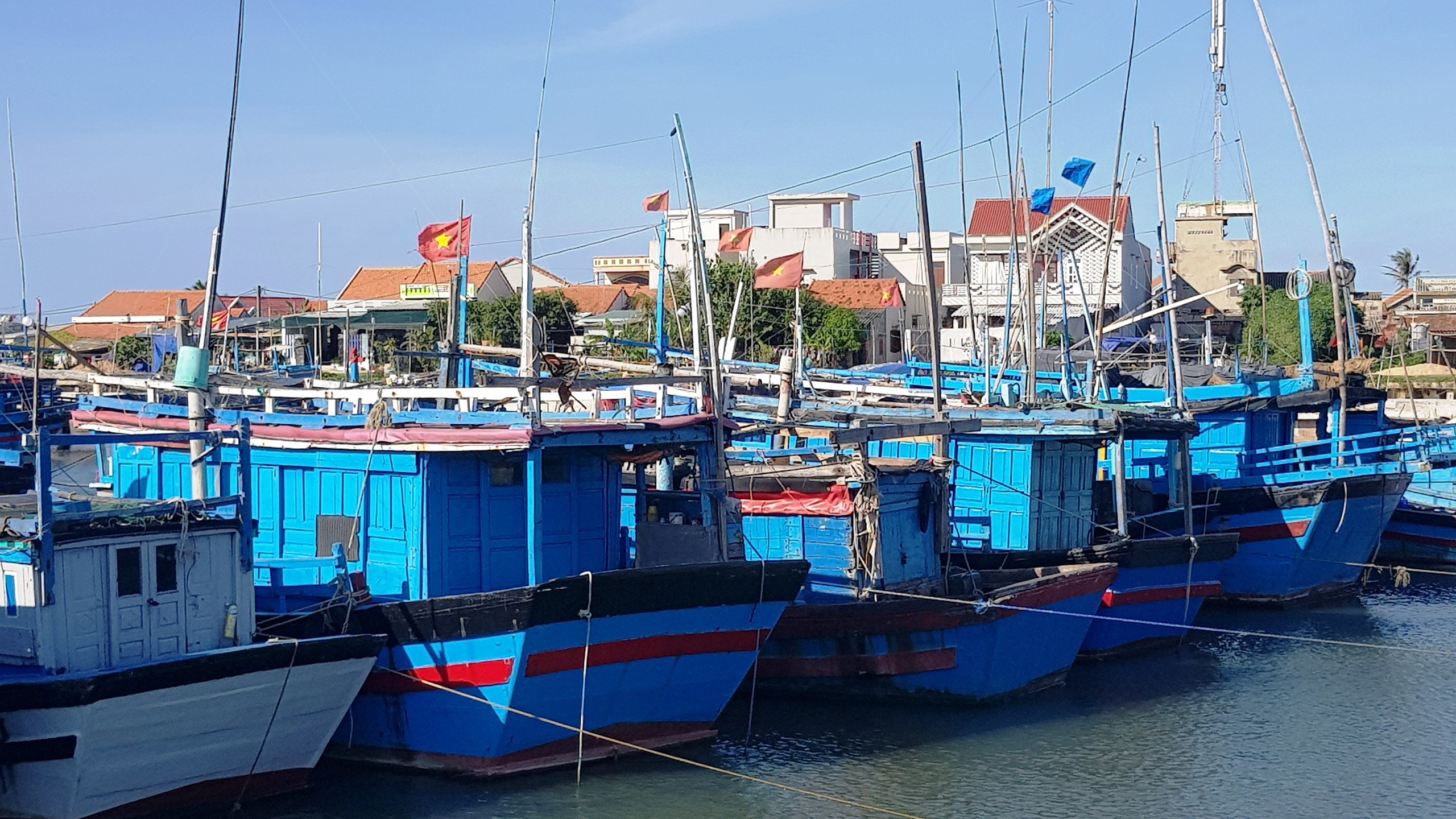 Phú Yên “ra tối hậu thư” với tàu cá “3 không”- Ảnh 1.
