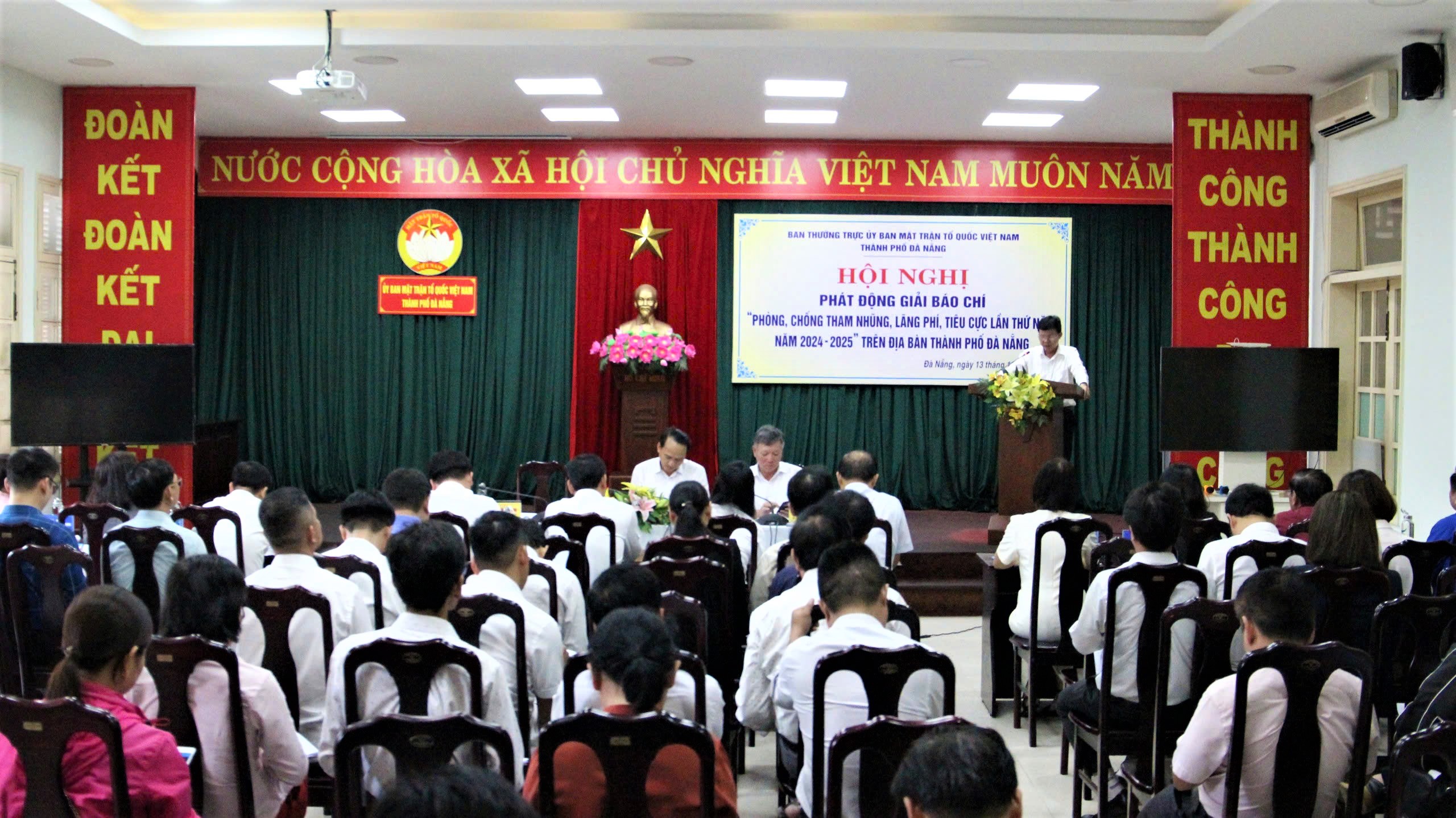 Đ&agrave; Nẵng ph&aacute;t động Giải b&aacute;o ch&iacute; ph&ograve;ng, chống tham nhũng, l&atilde;ng ph&iacute;, ti&ecirc;u cực- Ảnh 2.