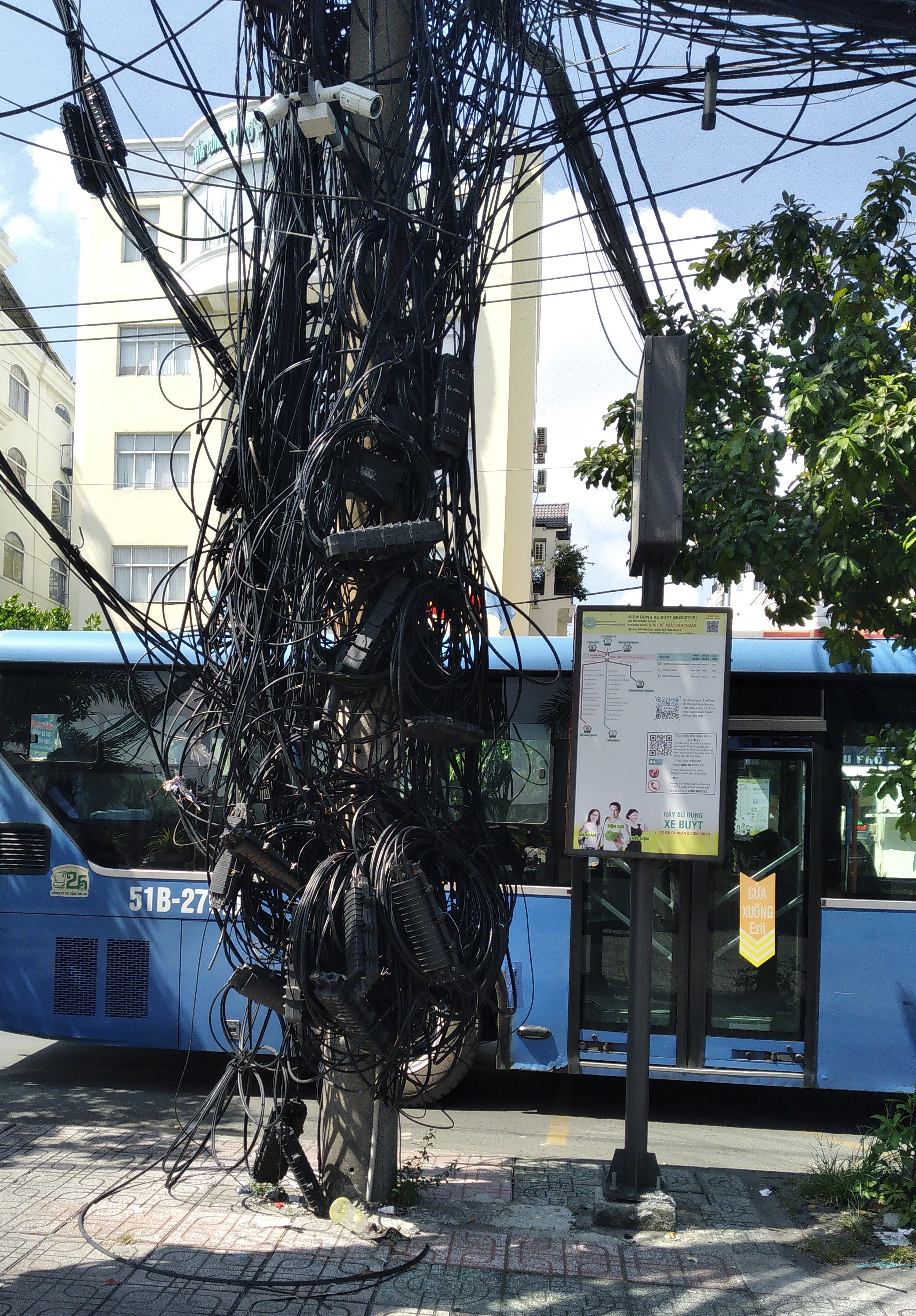 "Mạng nhện" c&aacute;p viễn th&ocirc;ng- Ảnh 1.