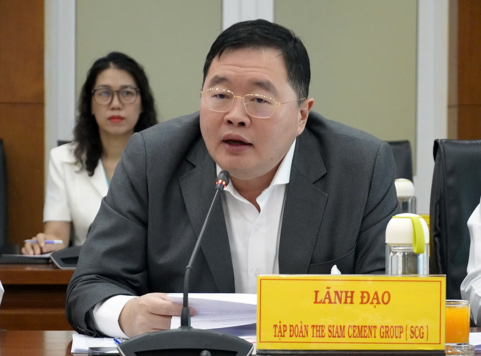 Ph&oacute; Thủ tướng Trần Hồng H&agrave; giải quyết kiến nghị của c&aacute;c doanh nghiệp lớn tại B&agrave; Rịa - Vũng T&agrave;u- Ảnh 1.
