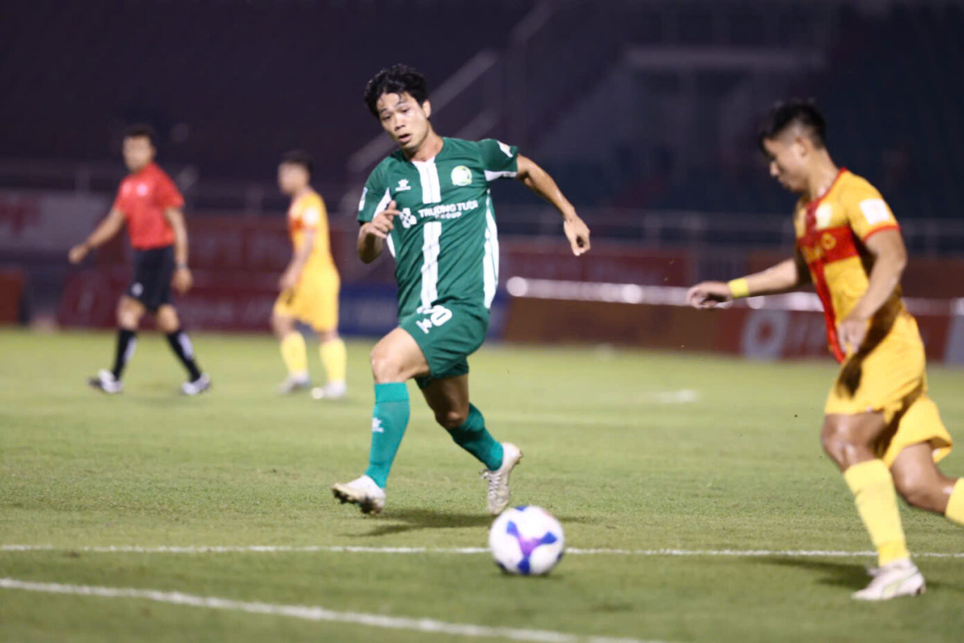 C&ocirc;ng Phượng, Quế Ngọc Hải kh&ocirc;ng c&ugrave;ng tuyển Việt Nam dự AFF Cup- Ảnh 4.