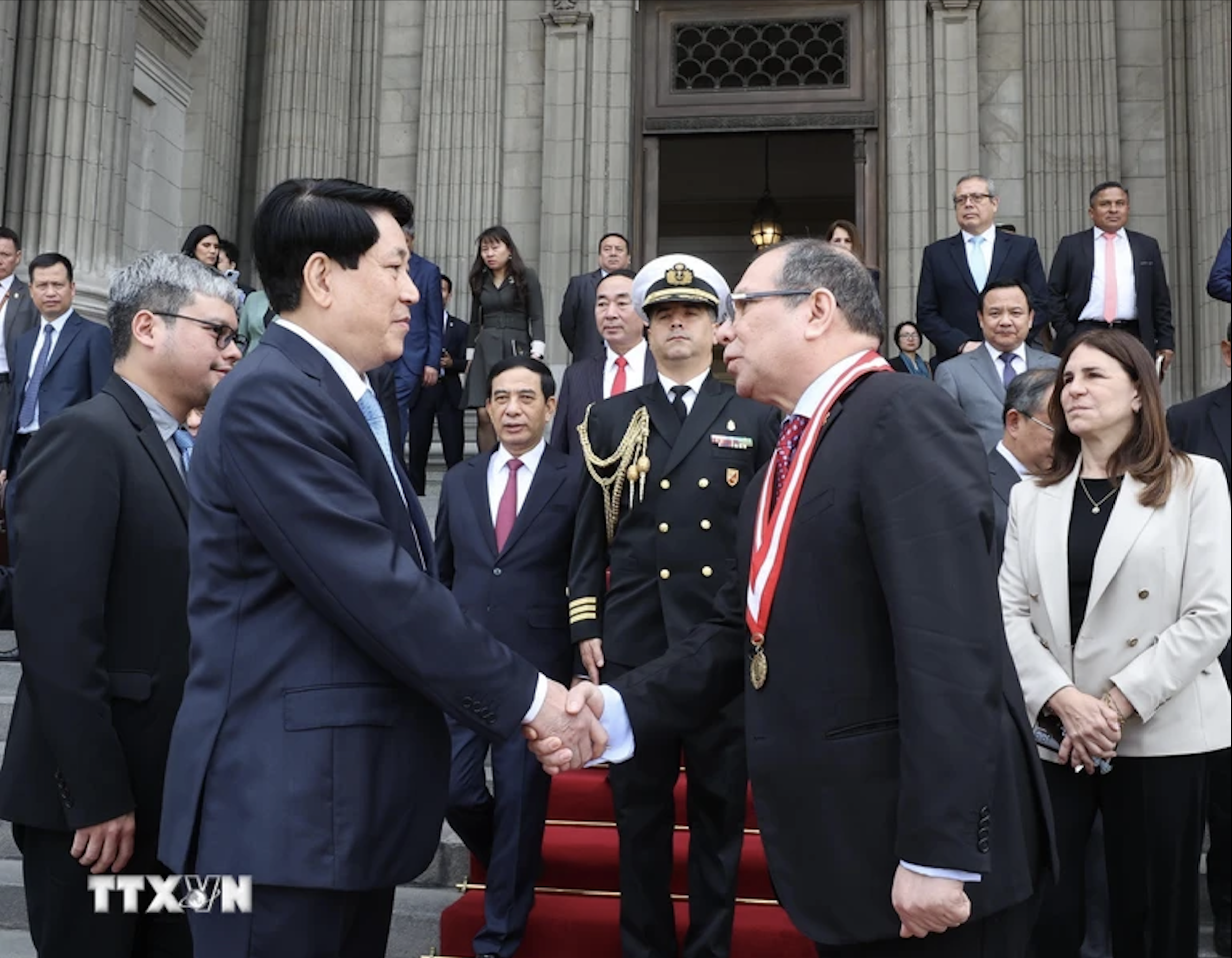 Chủ tịch nước Lương Cường hội kiến Ch&aacute;nh &aacute;n T&ograve;a &aacute;n Tối cao Peru- Ảnh 4.