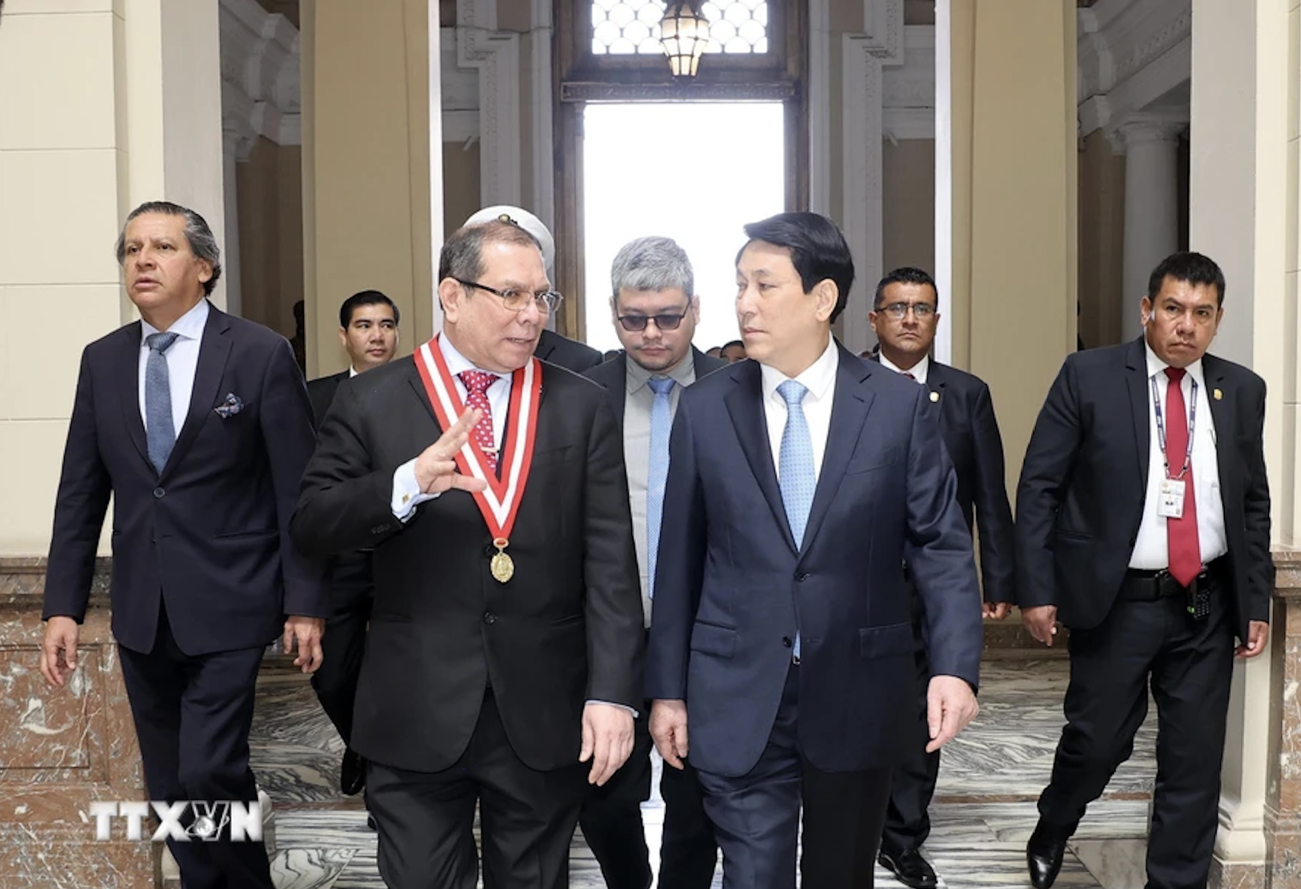 Chủ tịch nước Lương Cường hội kiến Ch&aacute;nh &aacute;n T&ograve;a &aacute;n Tối cao Peru- Ảnh 5.