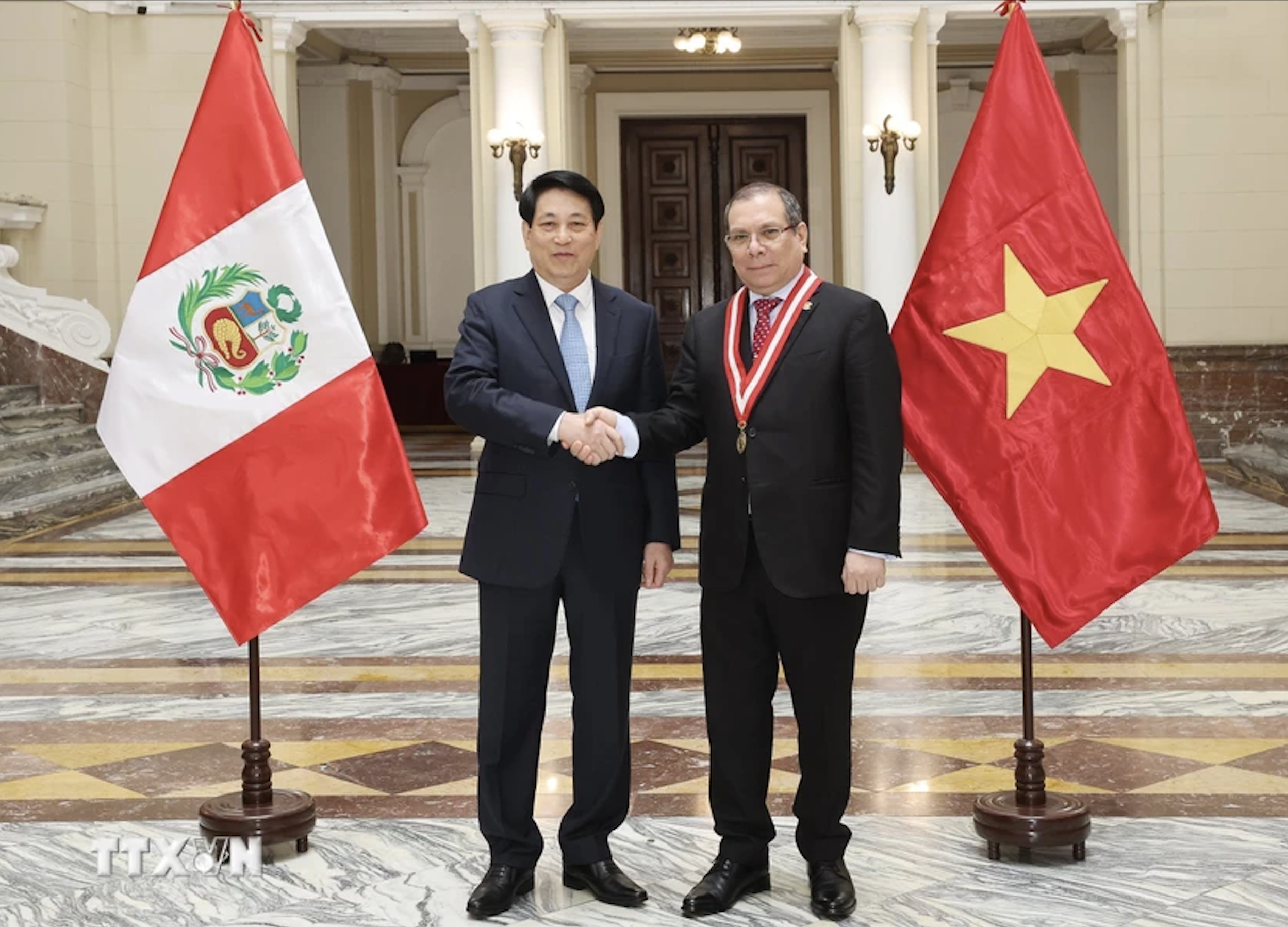 Chủ tịch nước Lương Cường hội kiến Ch&aacute;nh &aacute;n T&ograve;a &aacute;n Tối cao Peru- Ảnh 1.