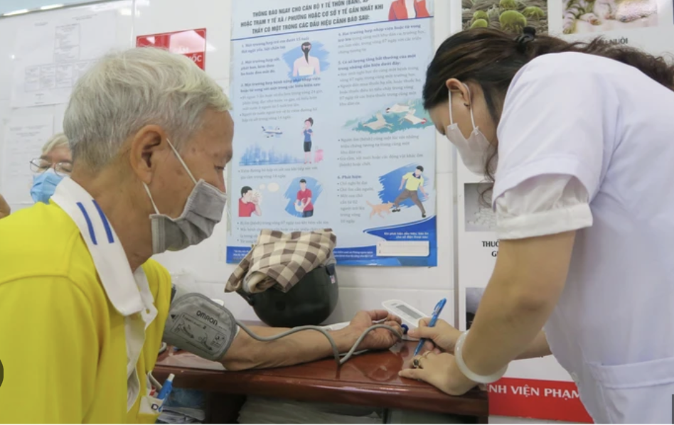 Mỗi năm, có bao nhiêu người Việt ra nước ngoài điều trị?- Ảnh 1.