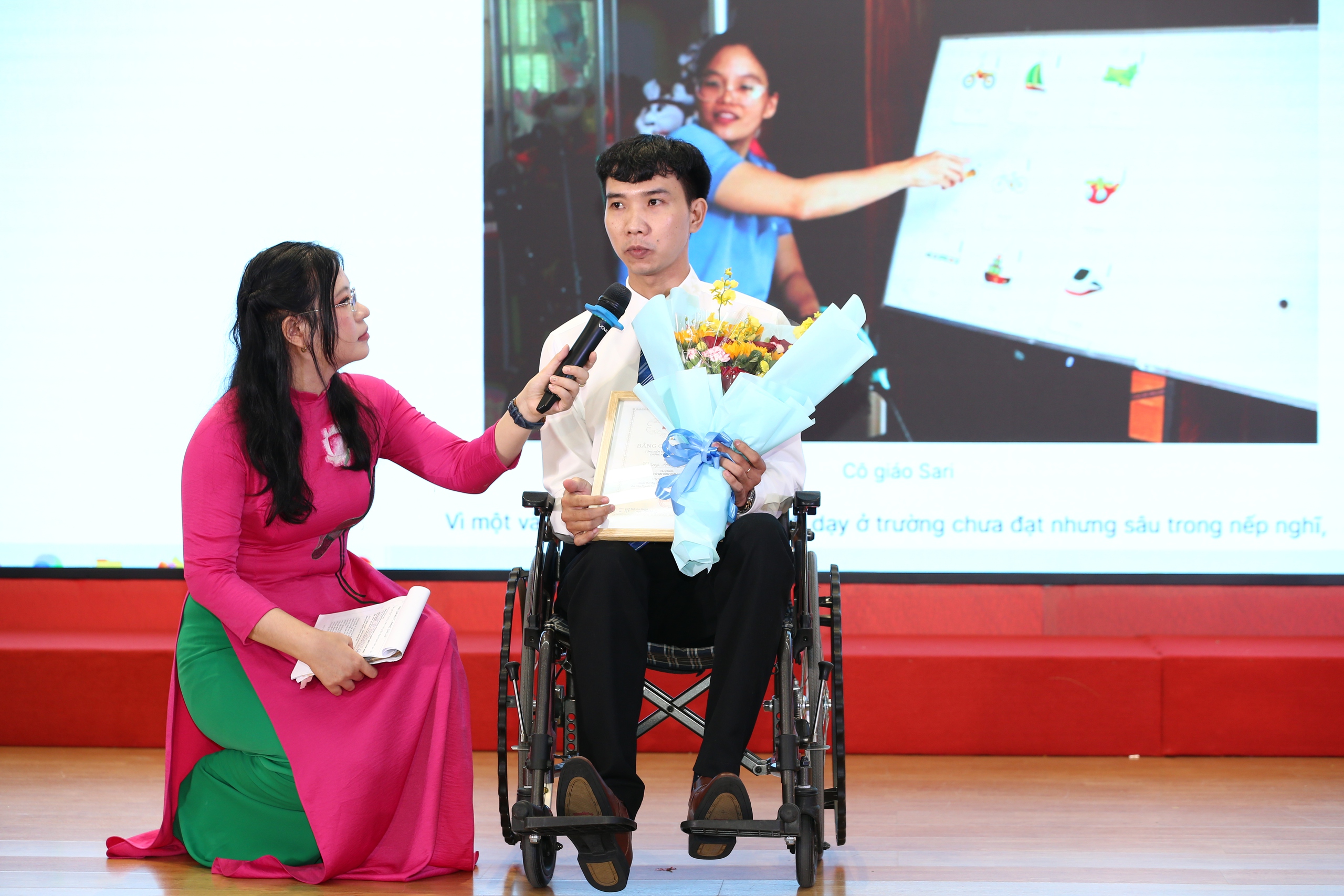 Những khoảnh khắc x&uacute;c động tại lễ trao giải cuộc thi viết "Người thầy k&iacute;nh y&ecirc;u" lần 3- Ảnh 5.