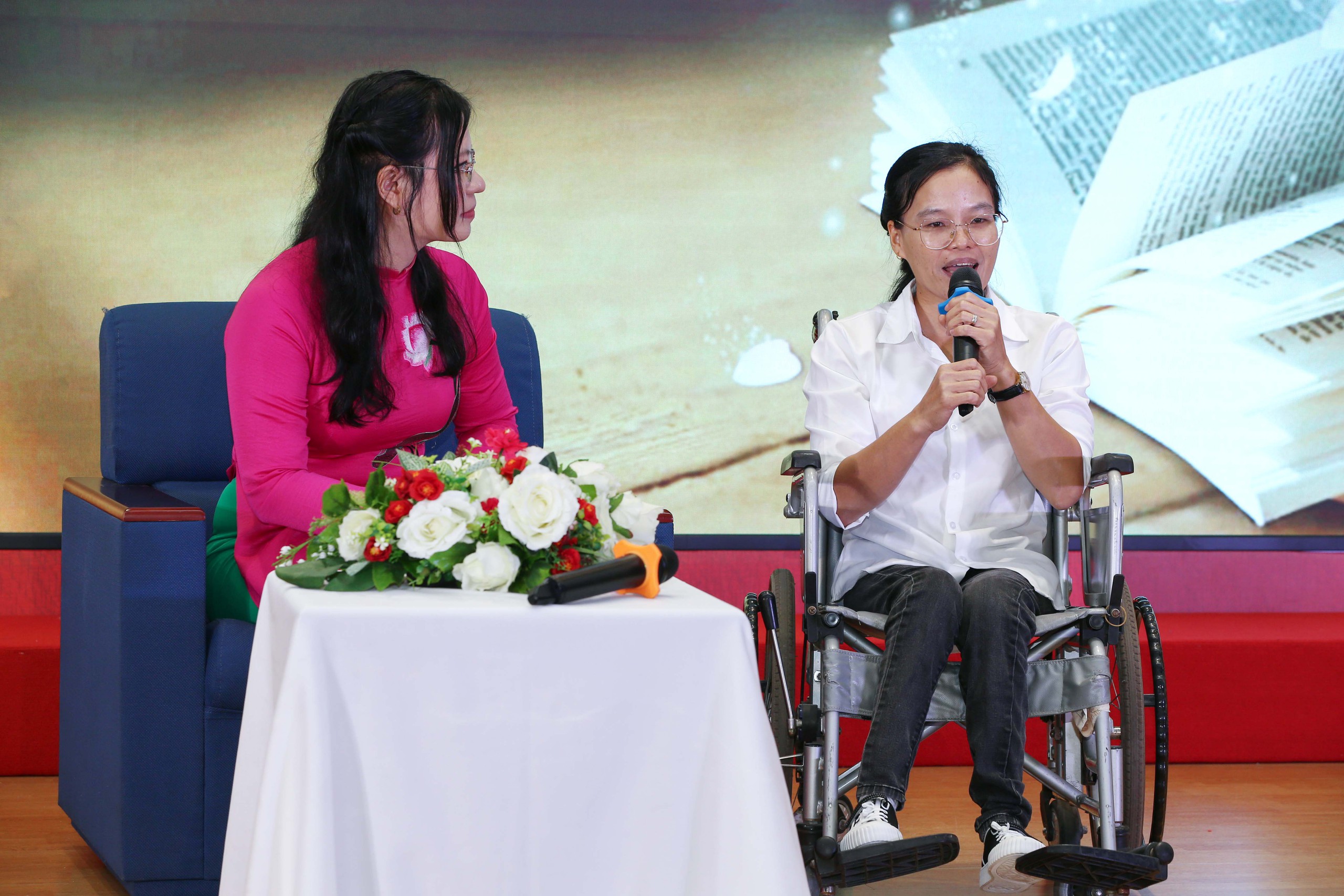 Những khoảnh khắc x&uacute;c động tại lễ trao giải cuộc thi viết "Người thầy k&iacute;nh y&ecirc;u" lần 3- Ảnh 6.