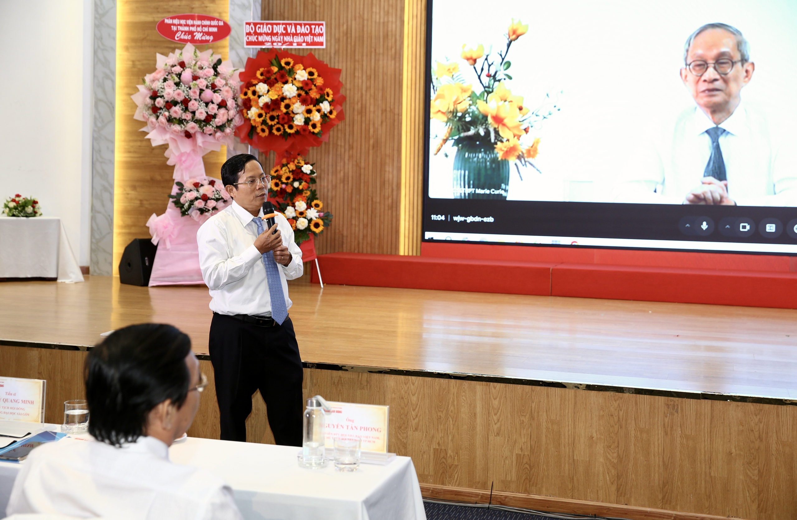 Những khoảnh khắc x&uacute;c động tại lễ trao giải cuộc thi viết "Người thầy k&iacute;nh y&ecirc;u" lần 3- Ảnh 8.