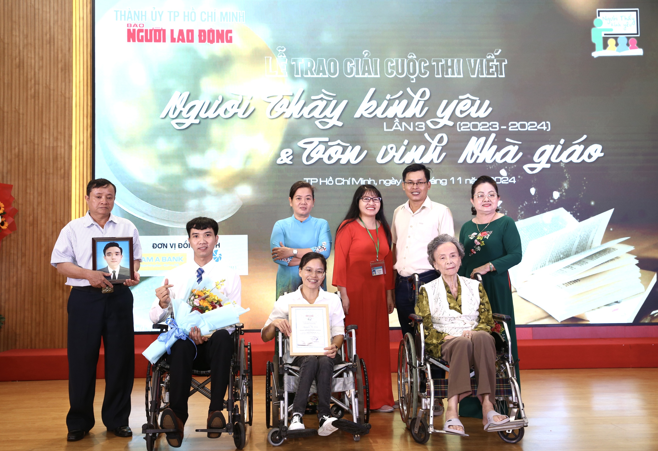 Những khoảnh khắc x&uacute;c động tại lễ trao giải cuộc thi viết "Người thầy k&iacute;nh y&ecirc;u" lần 3- Ảnh 10.