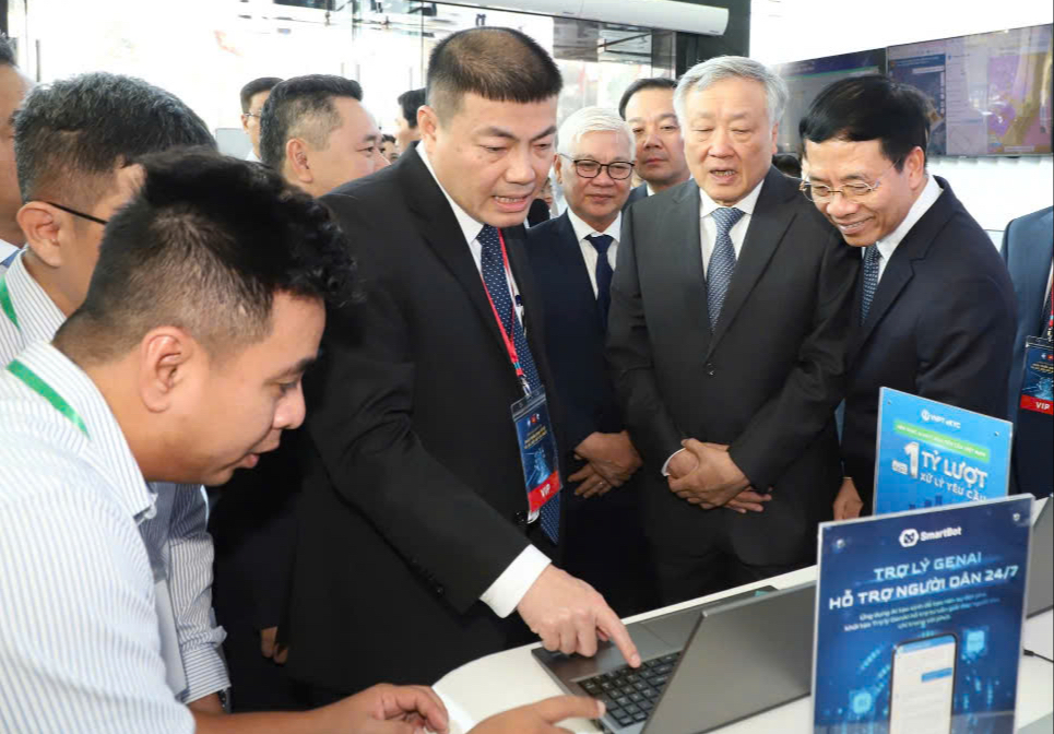 Bộ trưởng Nguyễn Mạnh H&ugrave;ng: C&oacute; trợ l&yacute; ảo, năng suất lao động chắc chắn sẽ tăng- Ảnh 1.
