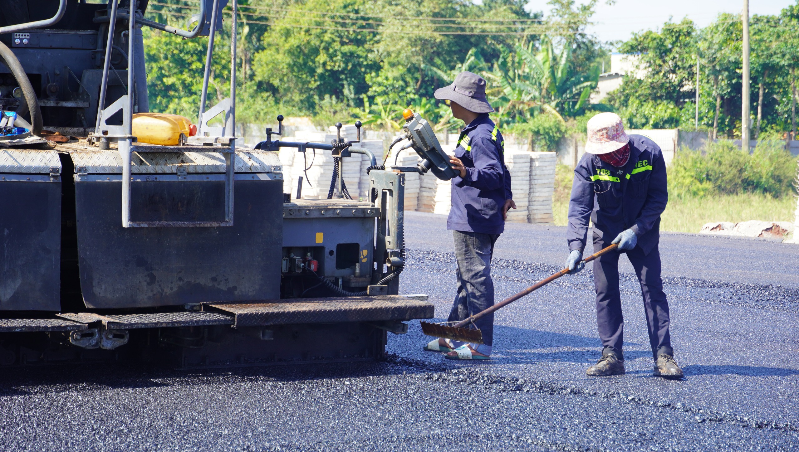 Cận cảnh thảm nhựa những km đầu tiên của cao tốc Biên Hòa - Vũng Tàu- Ảnh 8.