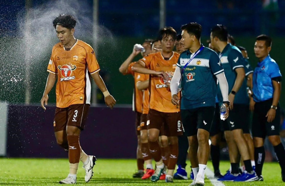 Phạm L&yacute; Đức (tr&aacute;i) l&agrave; trung vệ trẻ nhiều triển vọng của b&oacute;ng đ&aacute; Việt NamẢnh: CLB HAGL