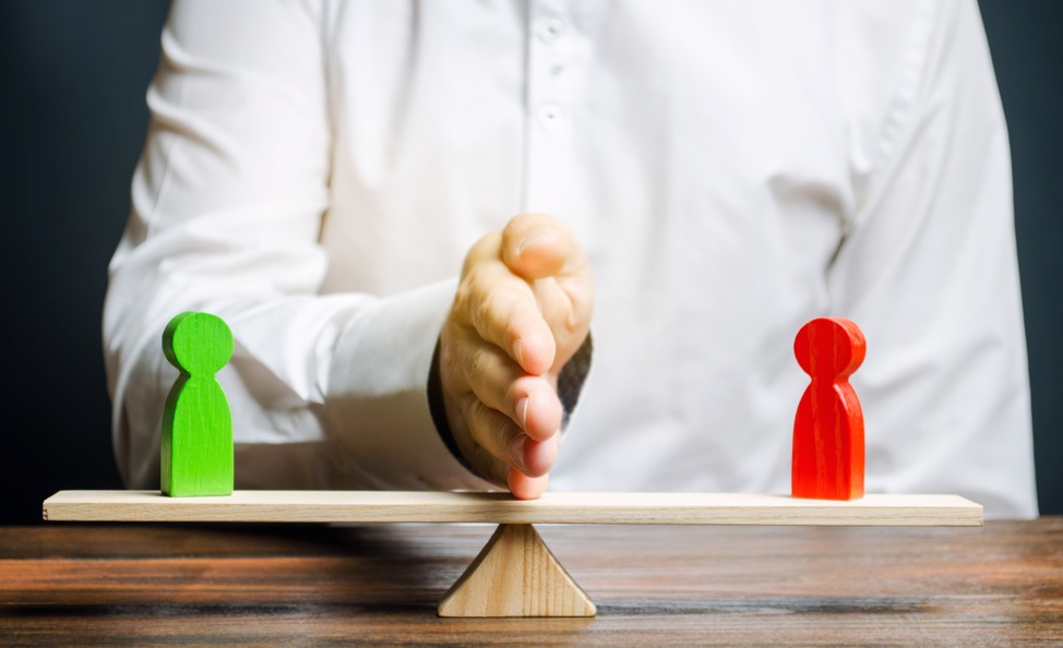 Cự Giải sẽ đ&oacute;ng vai tr&ograve; h&ograve;a giải giữa c&aacute;c b&ecirc;n. Ảnh: anmglobal.net