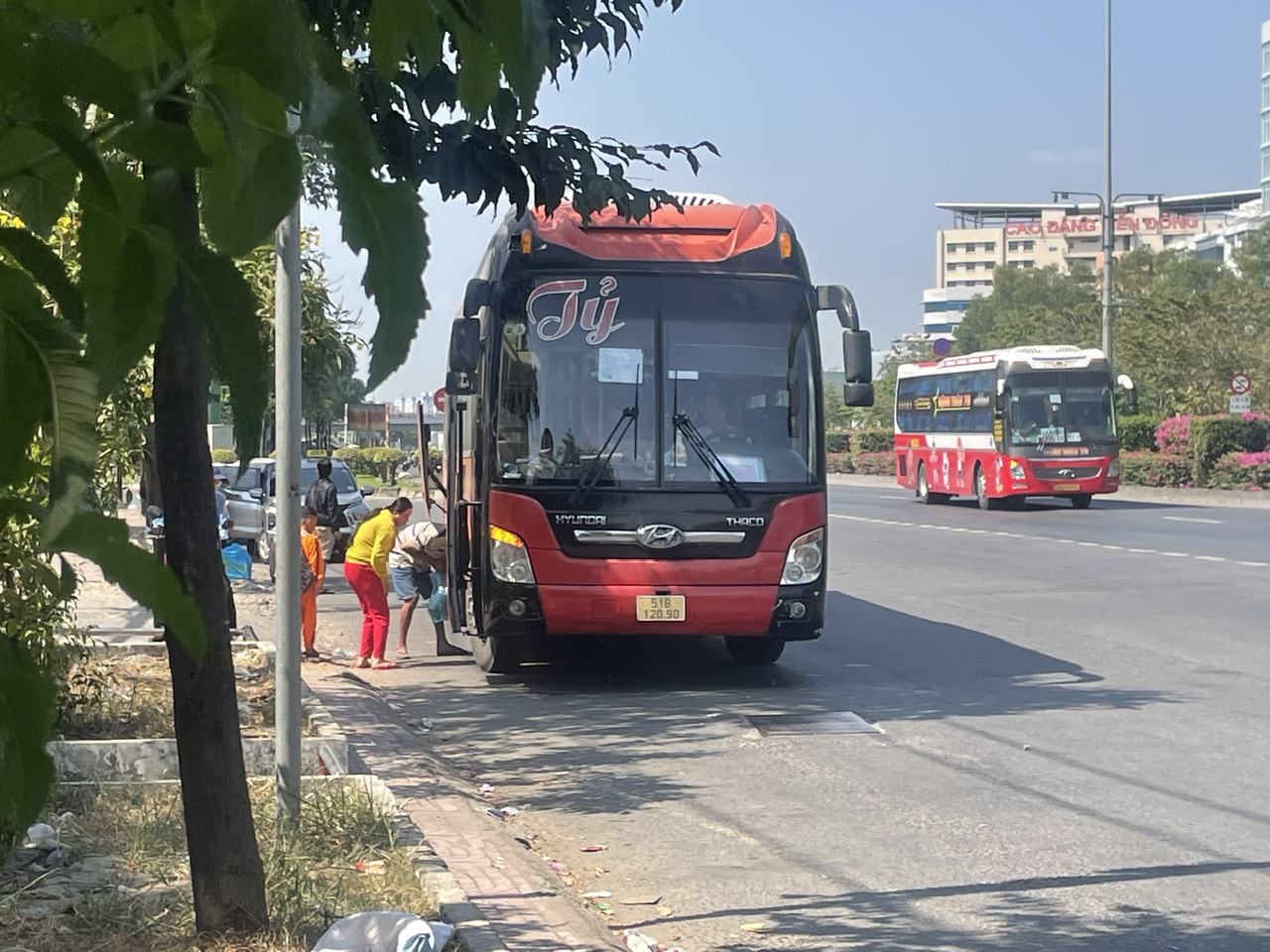 TP HCM c&ograve;n bao nhi&ecirc;u điểm &ldquo;xe d&ugrave;, bến c&oacute;c&rdquo;?- Ảnh 1.