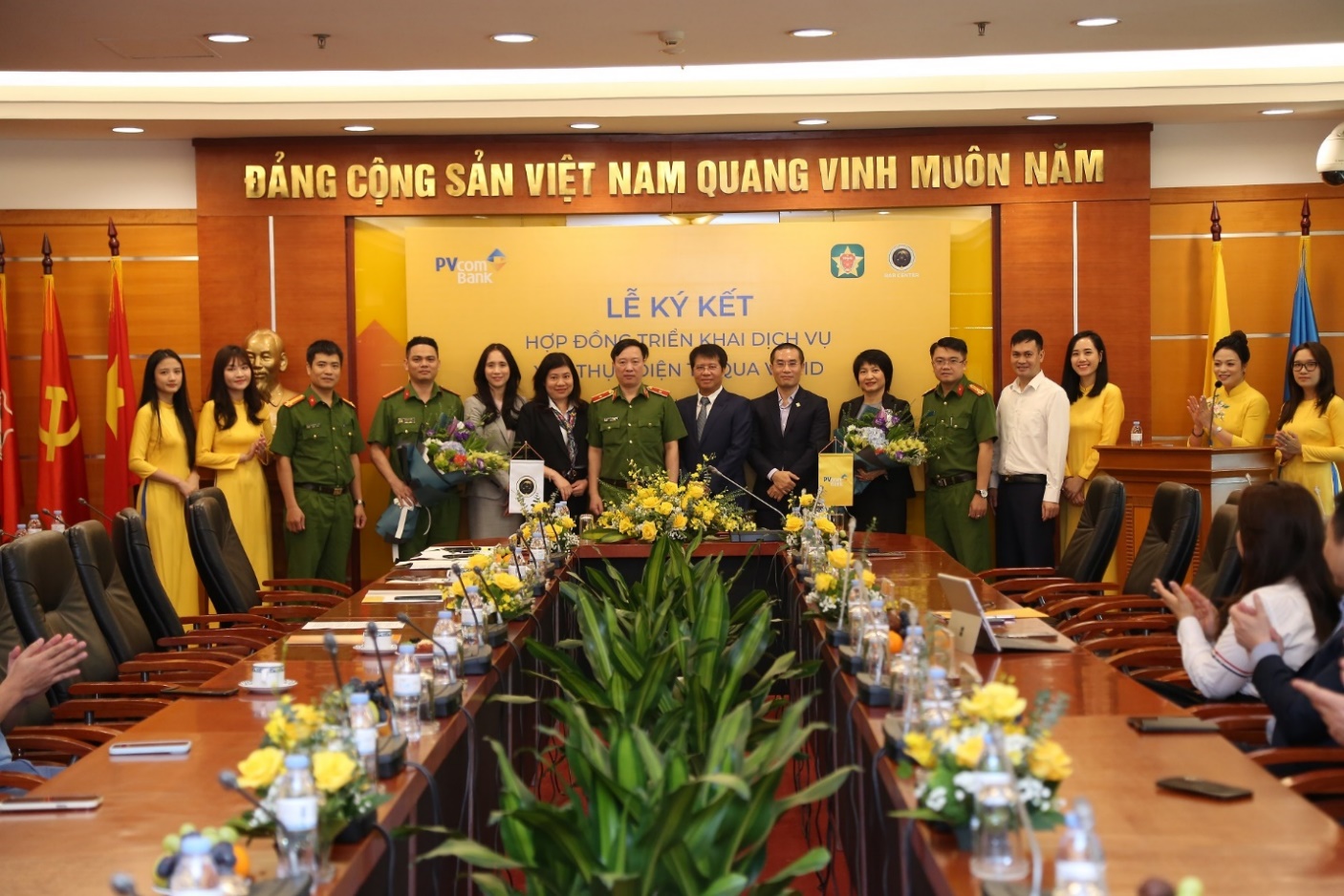 D:\Nam Anh\2024\Th&aacute;ng 11\eKYC VNeID RAR\PR\12.11\Ảnh minh họa 02.JPG