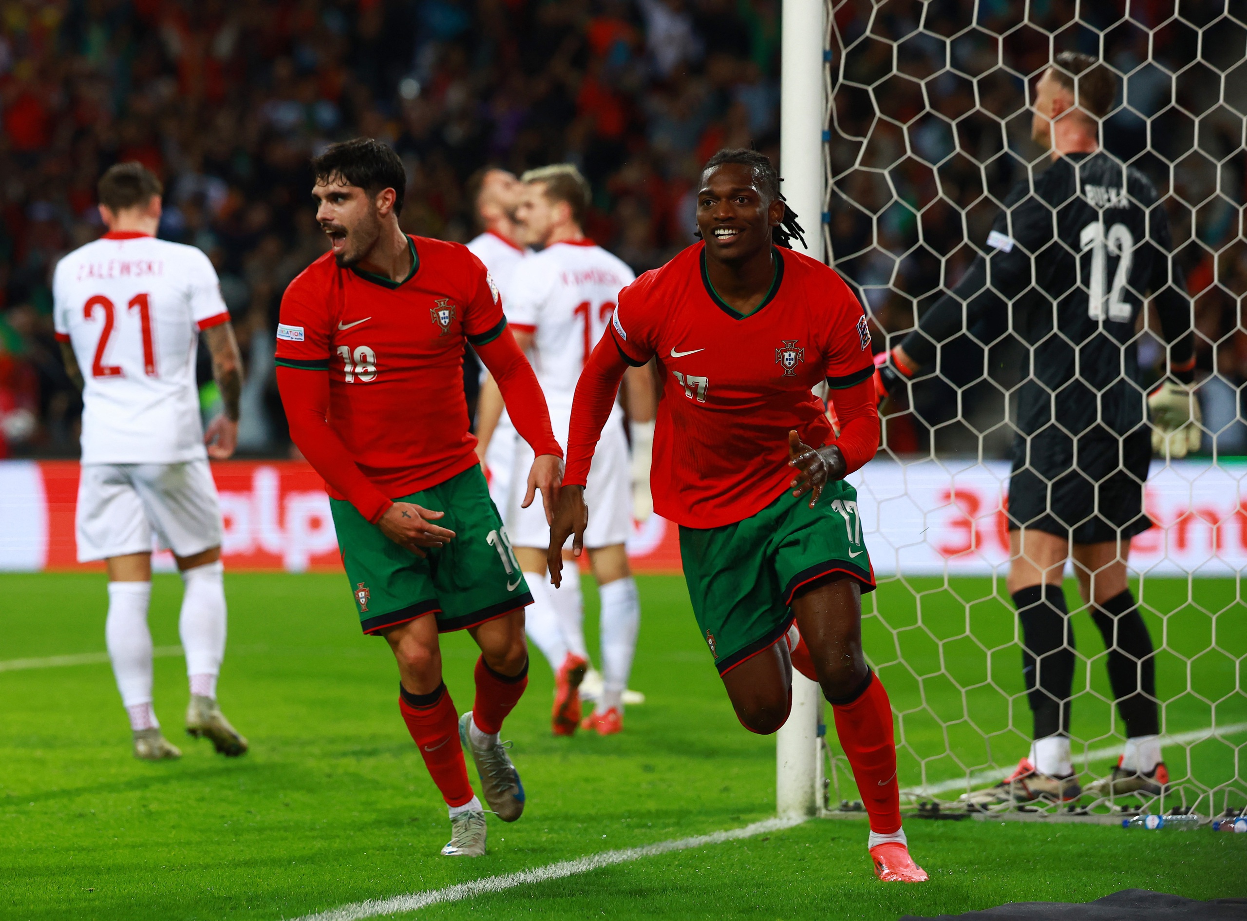 Ronaldo tỏa s&aacute;ng, Bồ Đ&agrave;o Nha đại thắng Ba Lan l&ecirc;n đỉnh bảng Nations League- Ảnh 2.