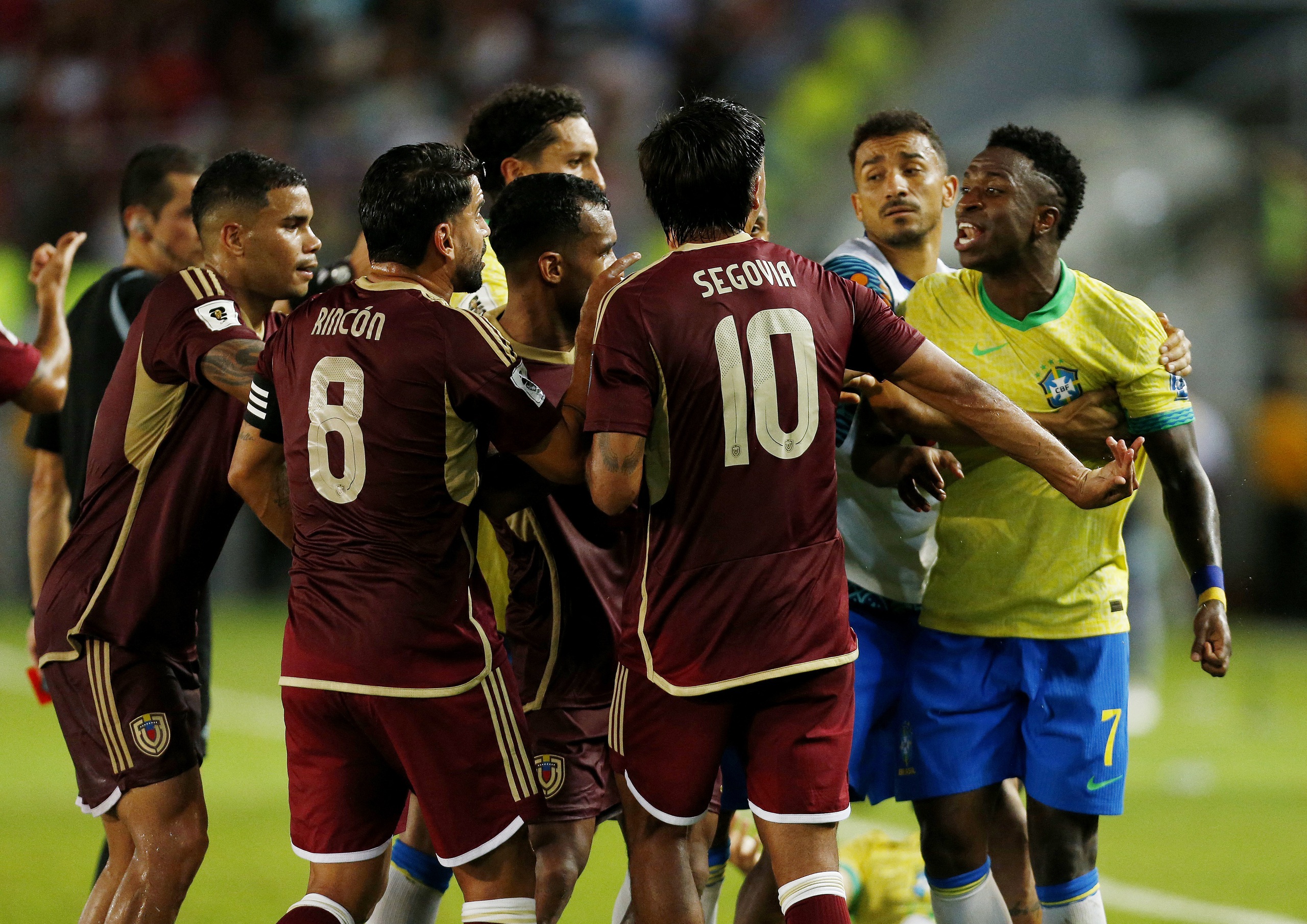 Argentina trắng tay, Brazil mất điểm v&ograve;ng loại World Cup khu vực Nam Mỹ- Ảnh 5.